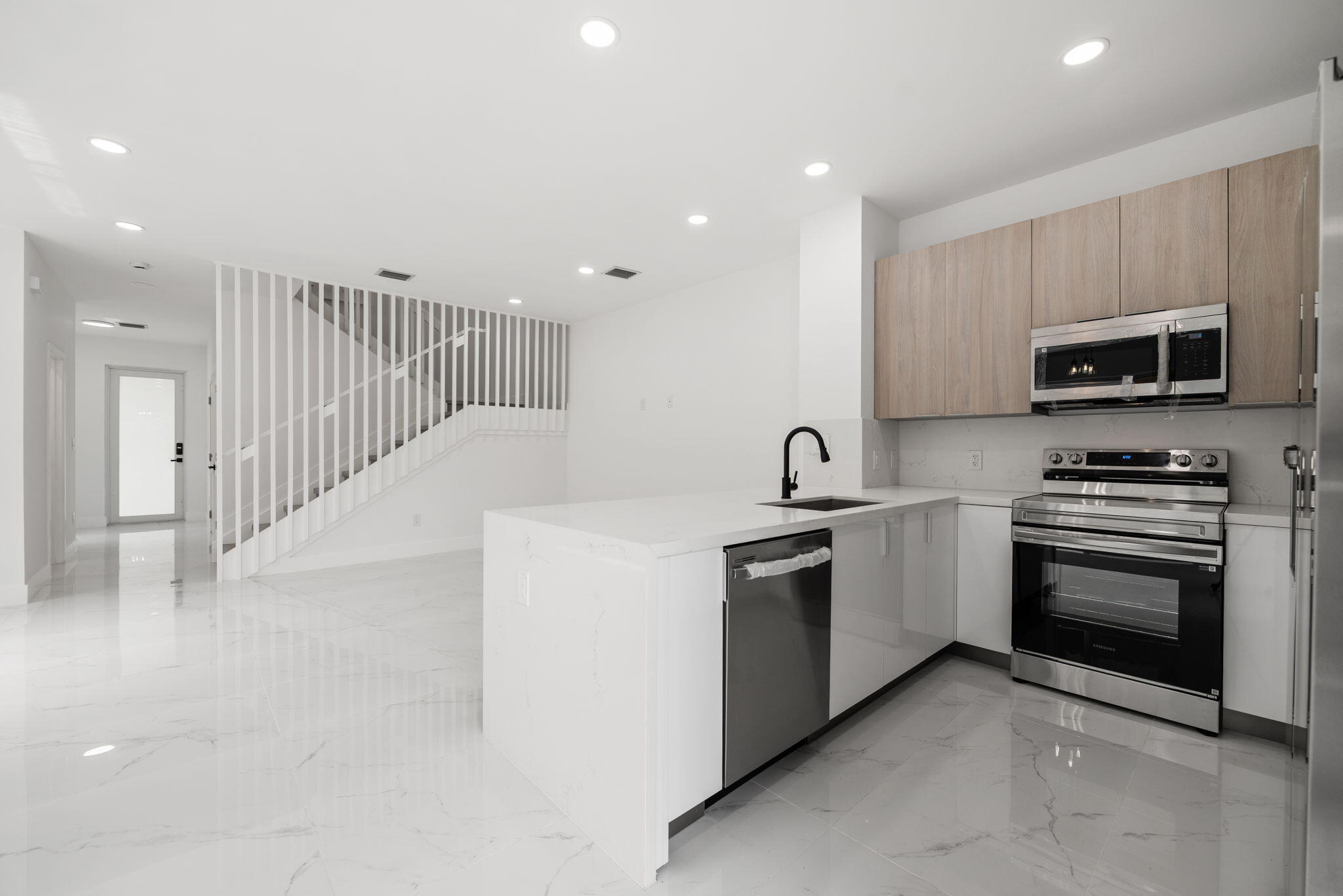 1355 NW 42nd #1355, Miami FL 33142