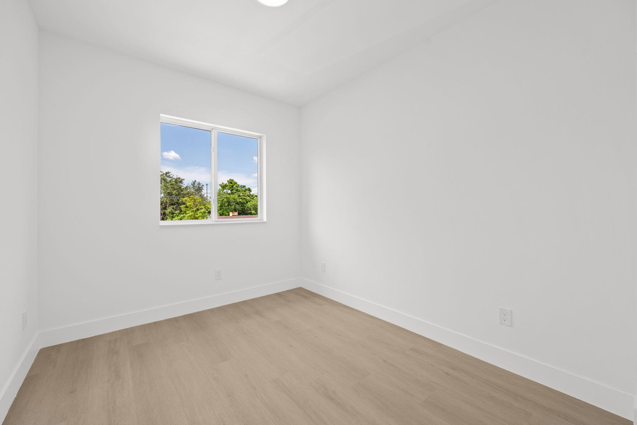1355 NW 42nd #1355, Miami FL 33142
