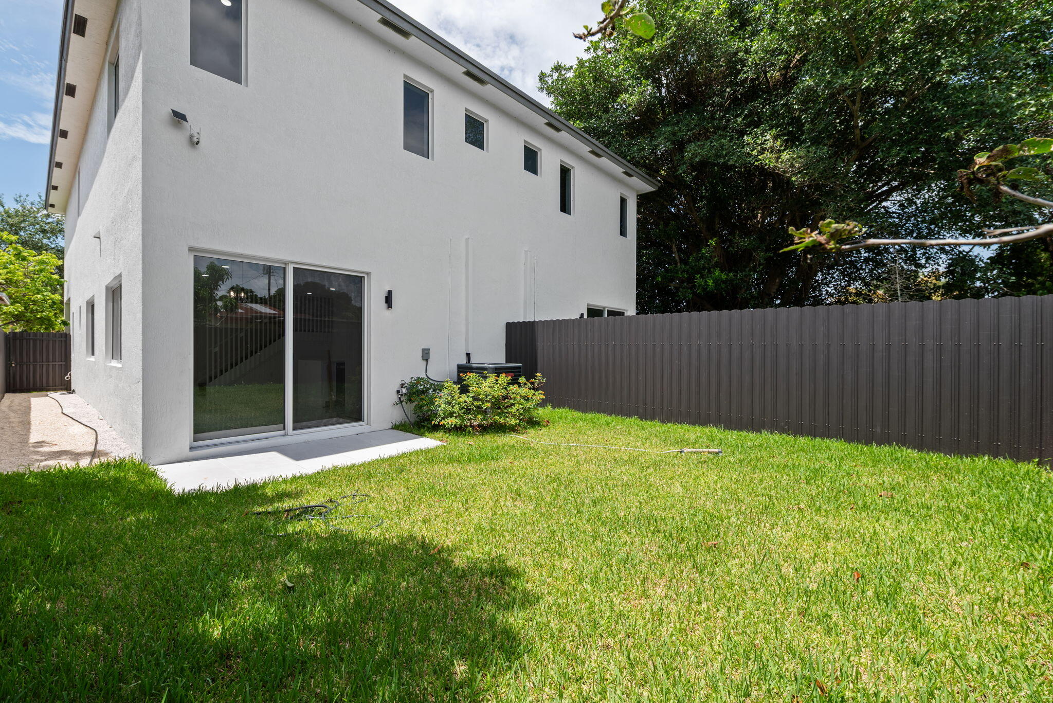 1355 NW 42nd #1355, Miami FL 33142