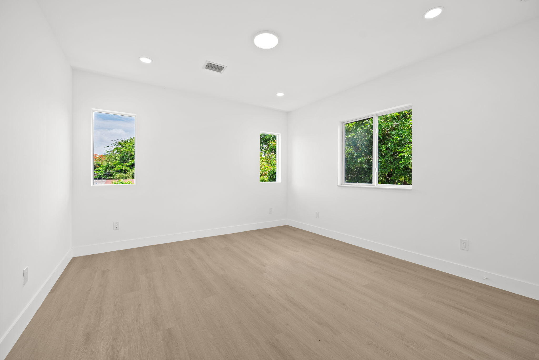 1355 NW 42nd #1355, Miami FL 33142