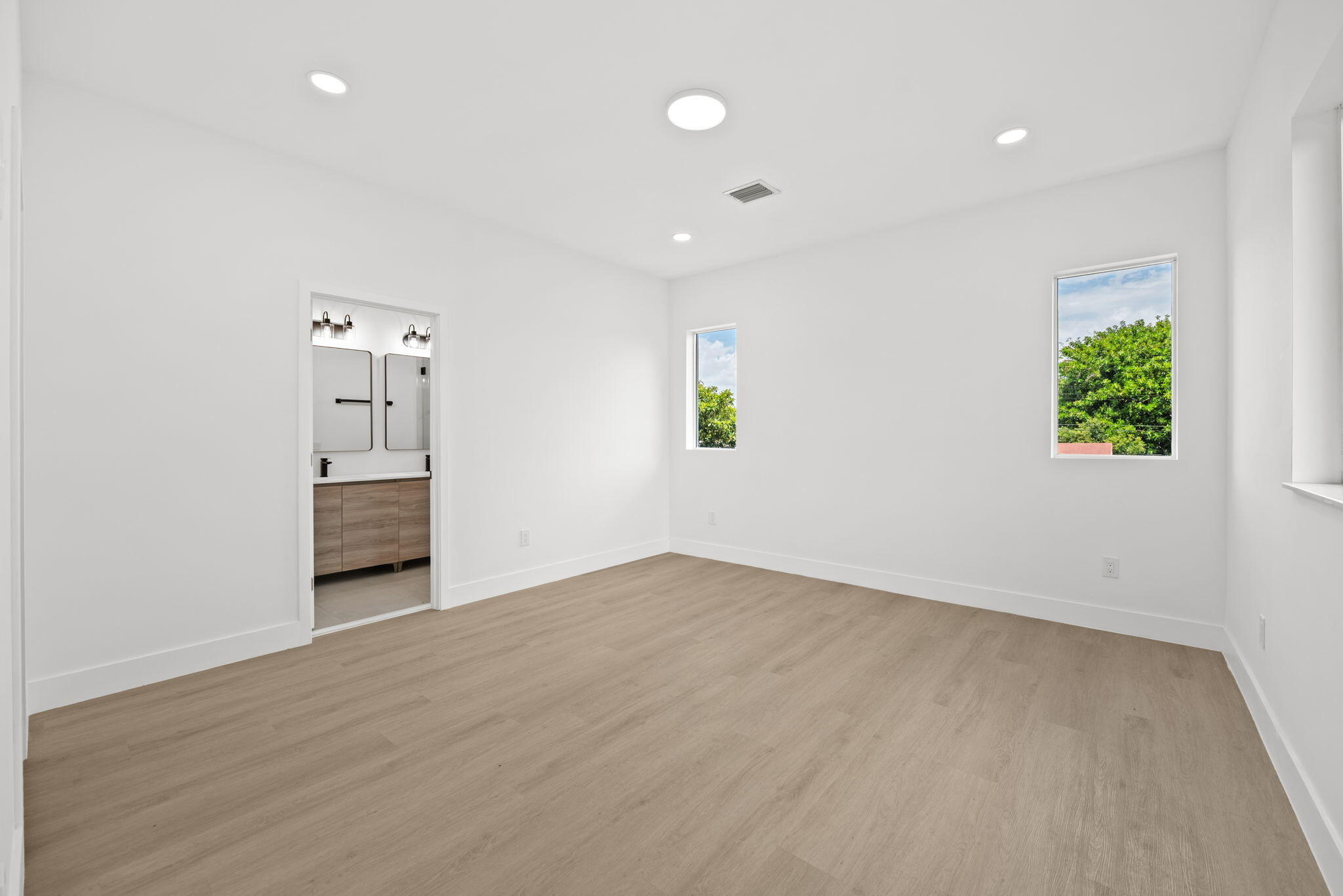 1355 NW 42nd #1355, Miami FL 33142