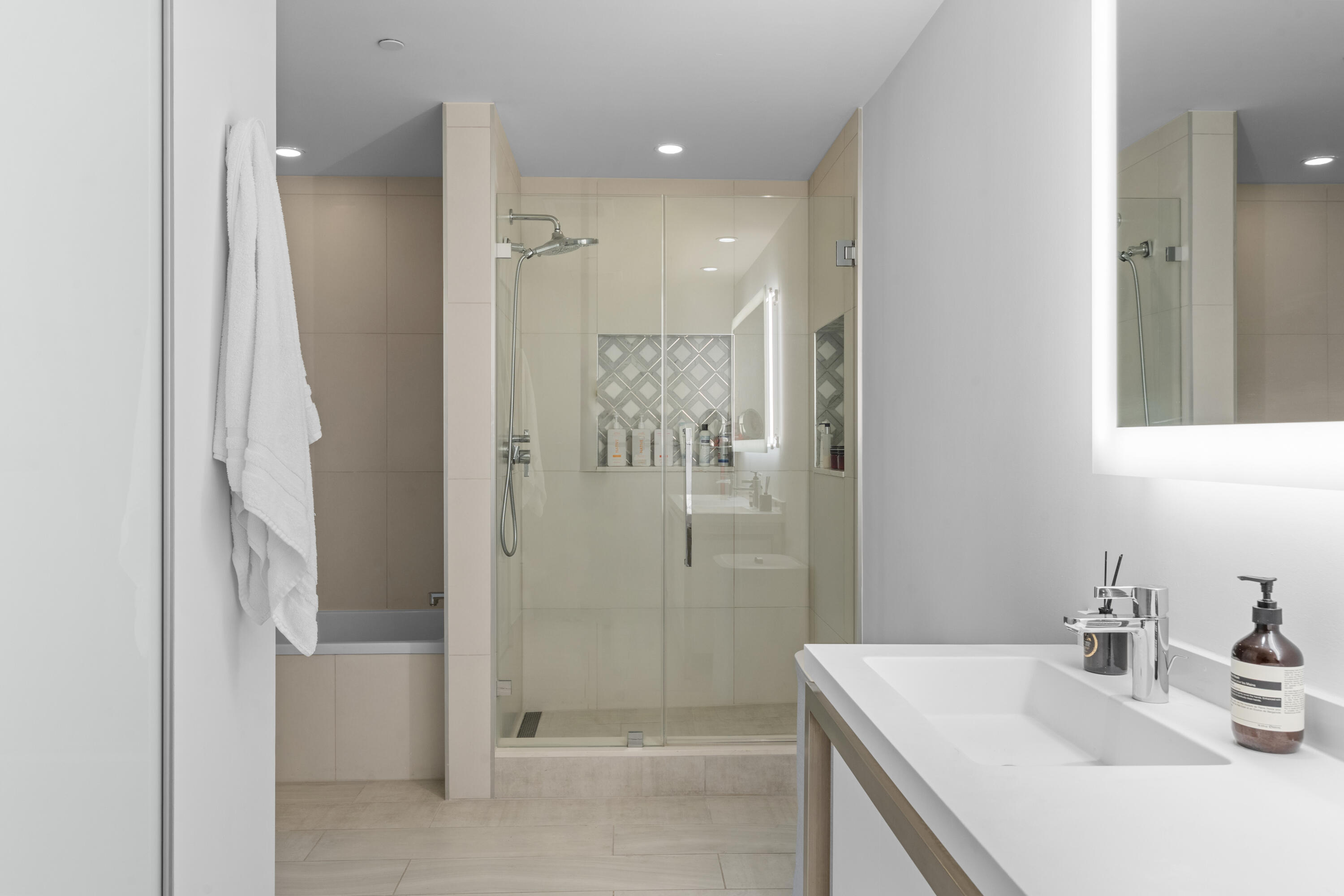 2000 Metropica #214, Sunrise FL 33323