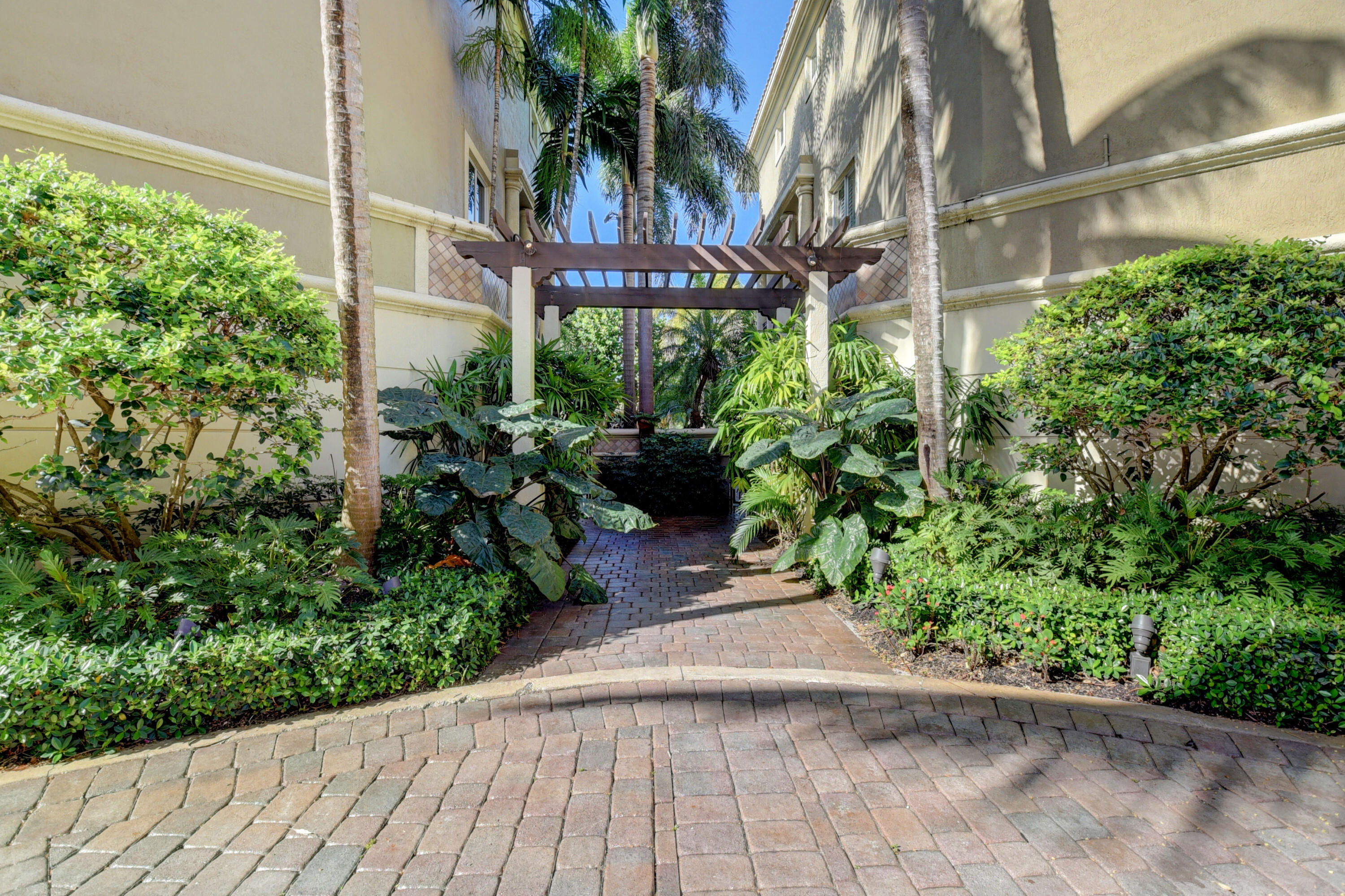 921 Osceola #Unit 4, Boca Raton FL 33432