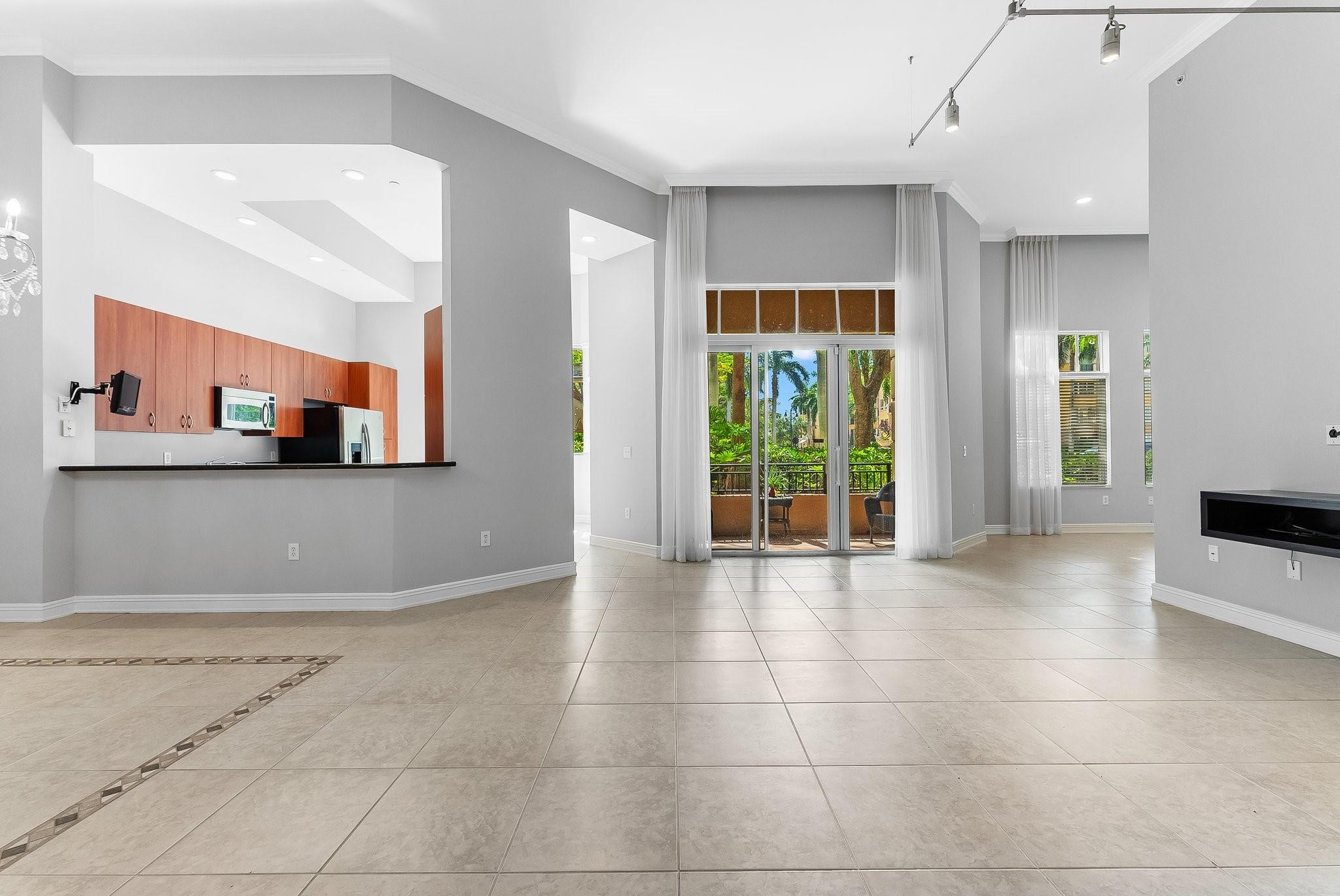 16102 Emerald Estates #101, Weston FL 33331