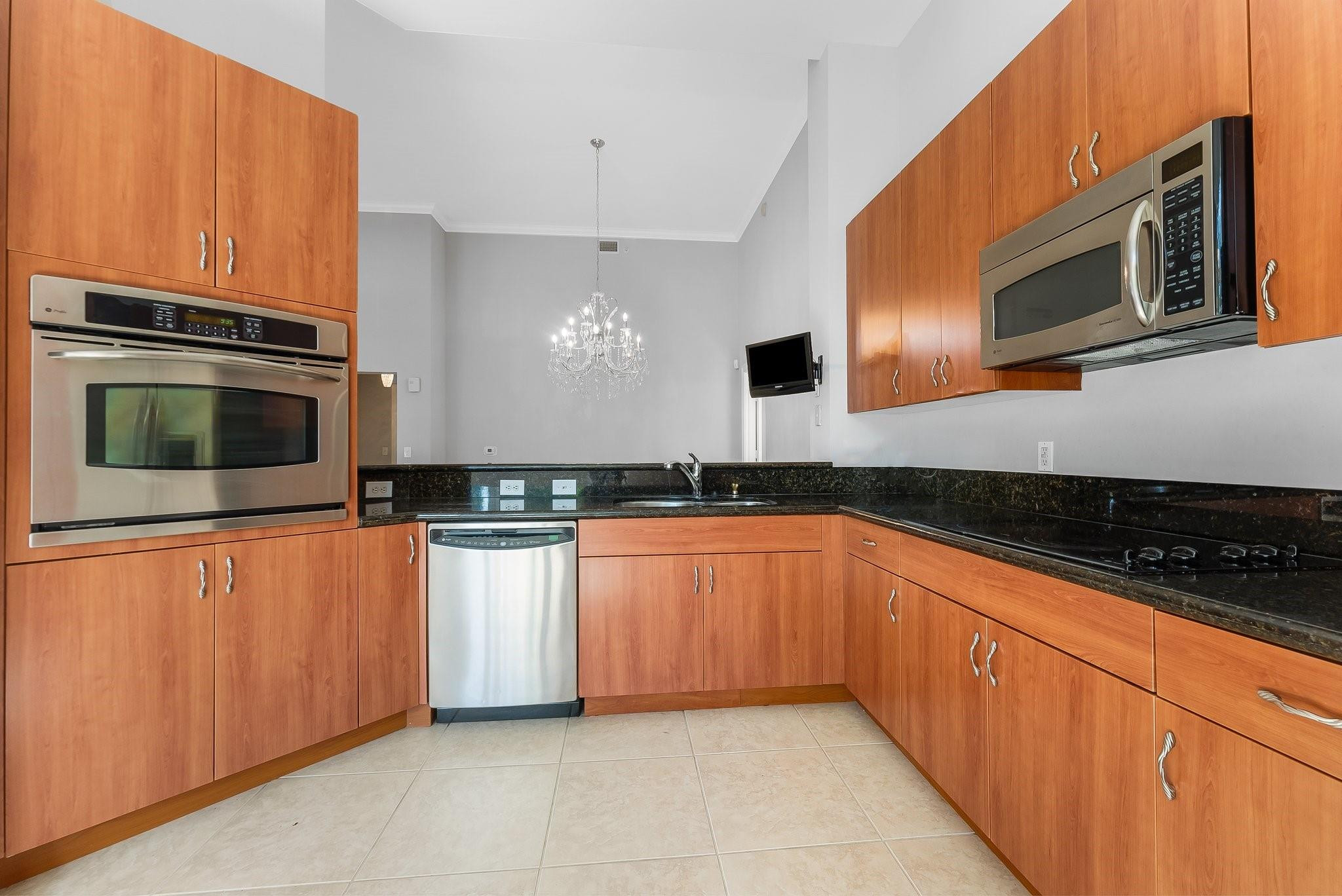 16102 Emerald Estates #101, Weston FL 33331