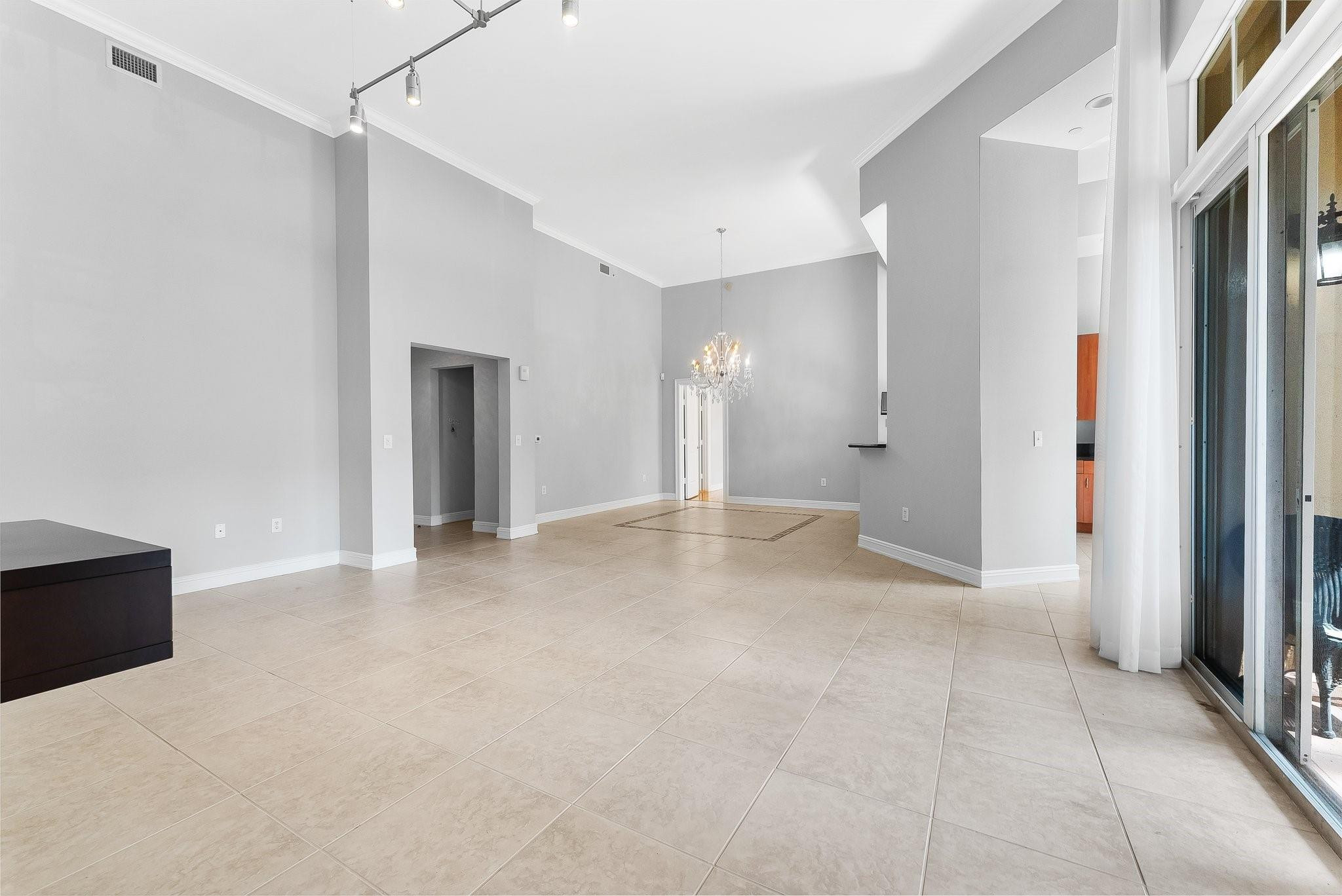 16102 Emerald Estates #101, Weston FL 33331
