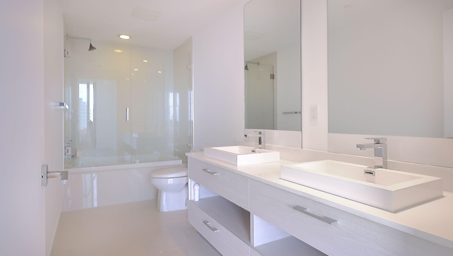 45 SW 9th #2502, Miami FL 33130