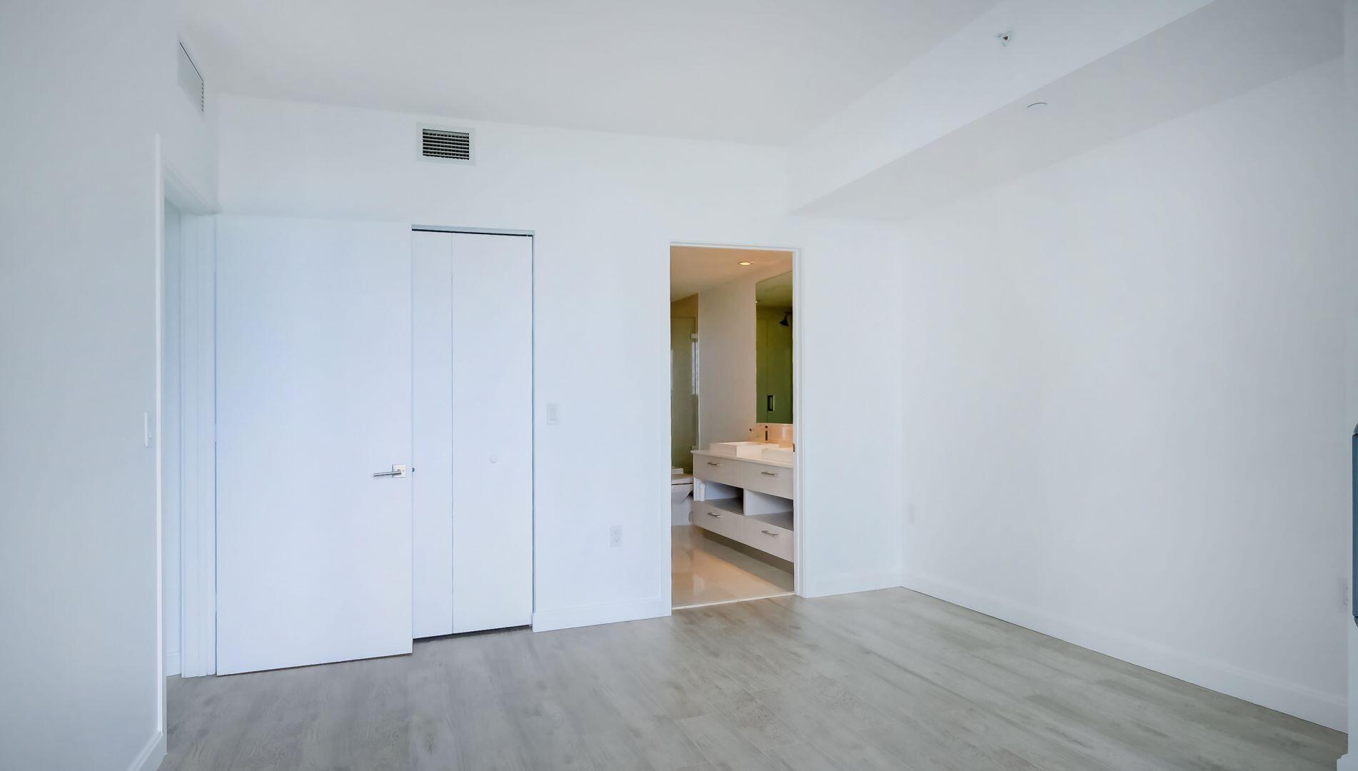 45 SW 9th #2502, Miami FL 33130