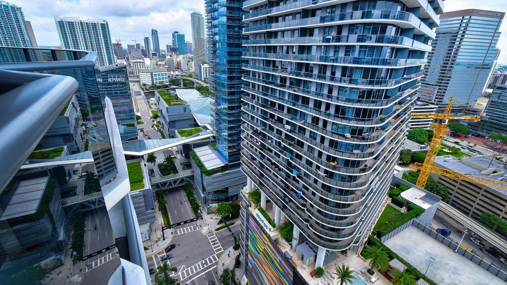 45 SW 9th #2502, Miami FL 33130