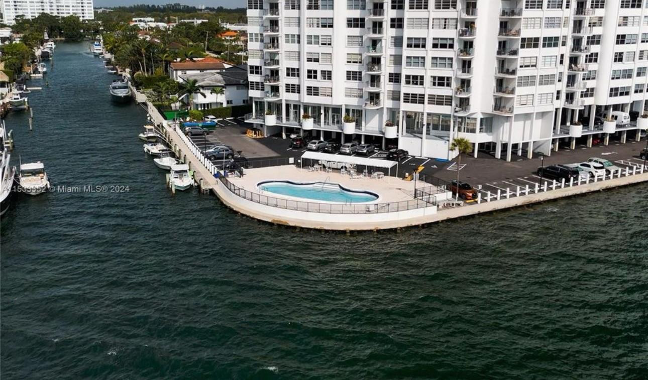 11930 N Bayshore #302, North Miami FL 33181