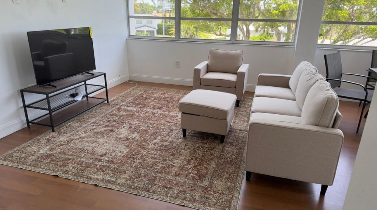 11930 N Bayshore #302, North Miami FL 33181