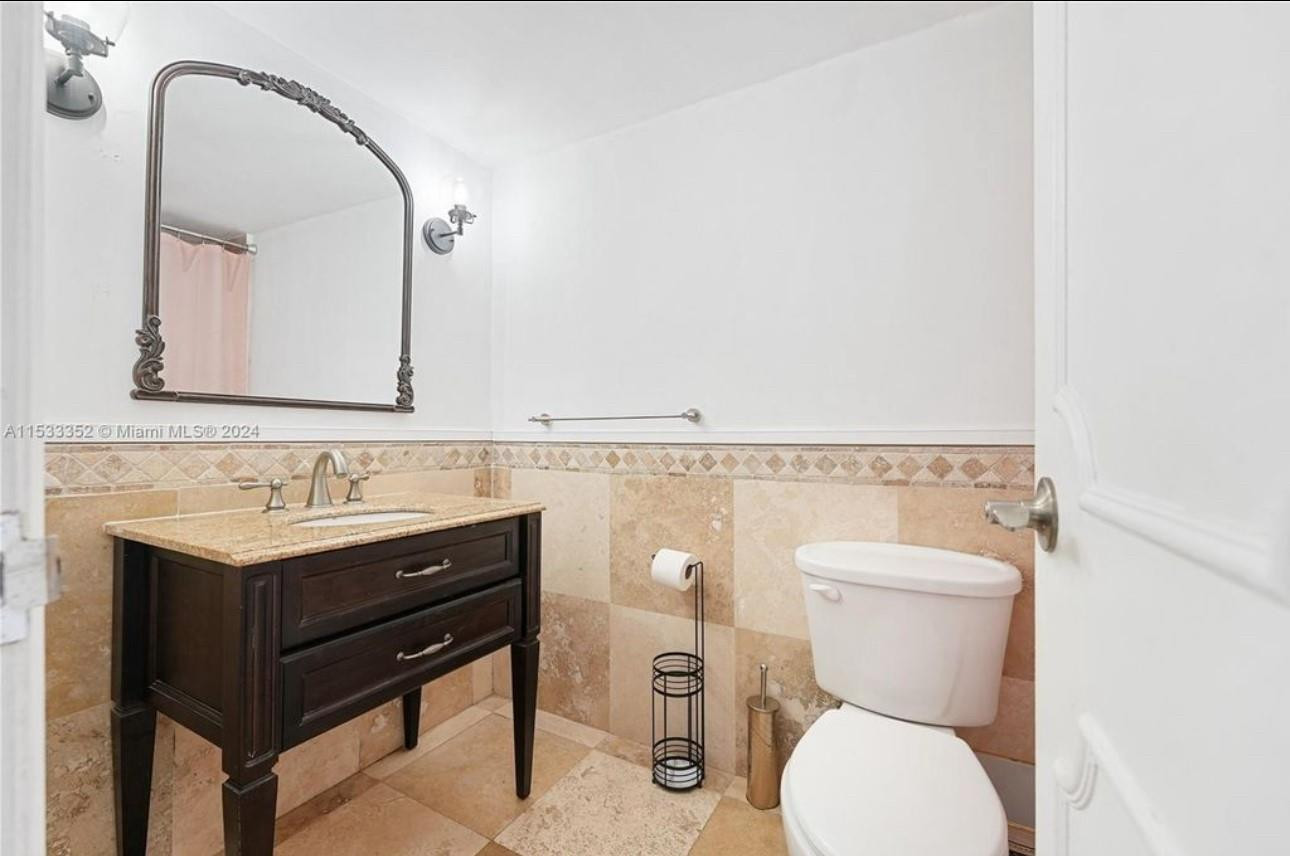 11930 N Bayshore #302, North Miami FL 33181
