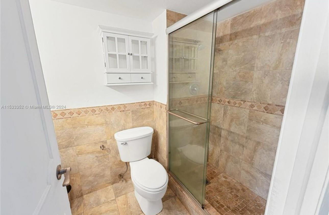 11930 N Bayshore #302, North Miami FL 33181