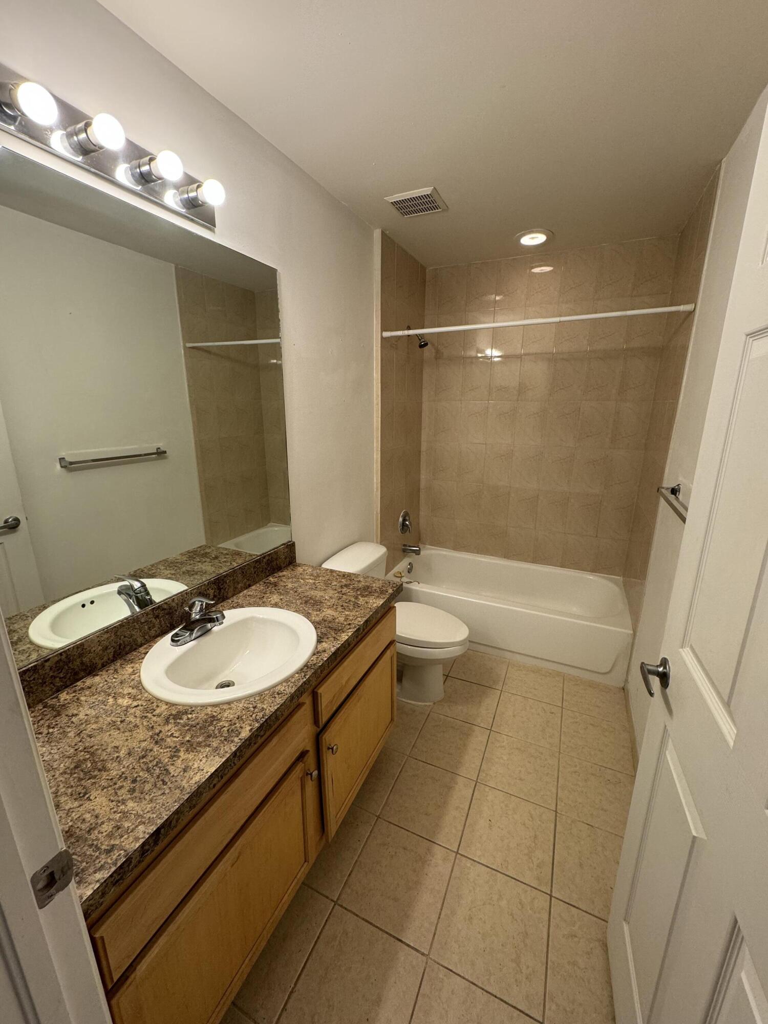 6729 Coral Lake #6729, Margate FL 33063