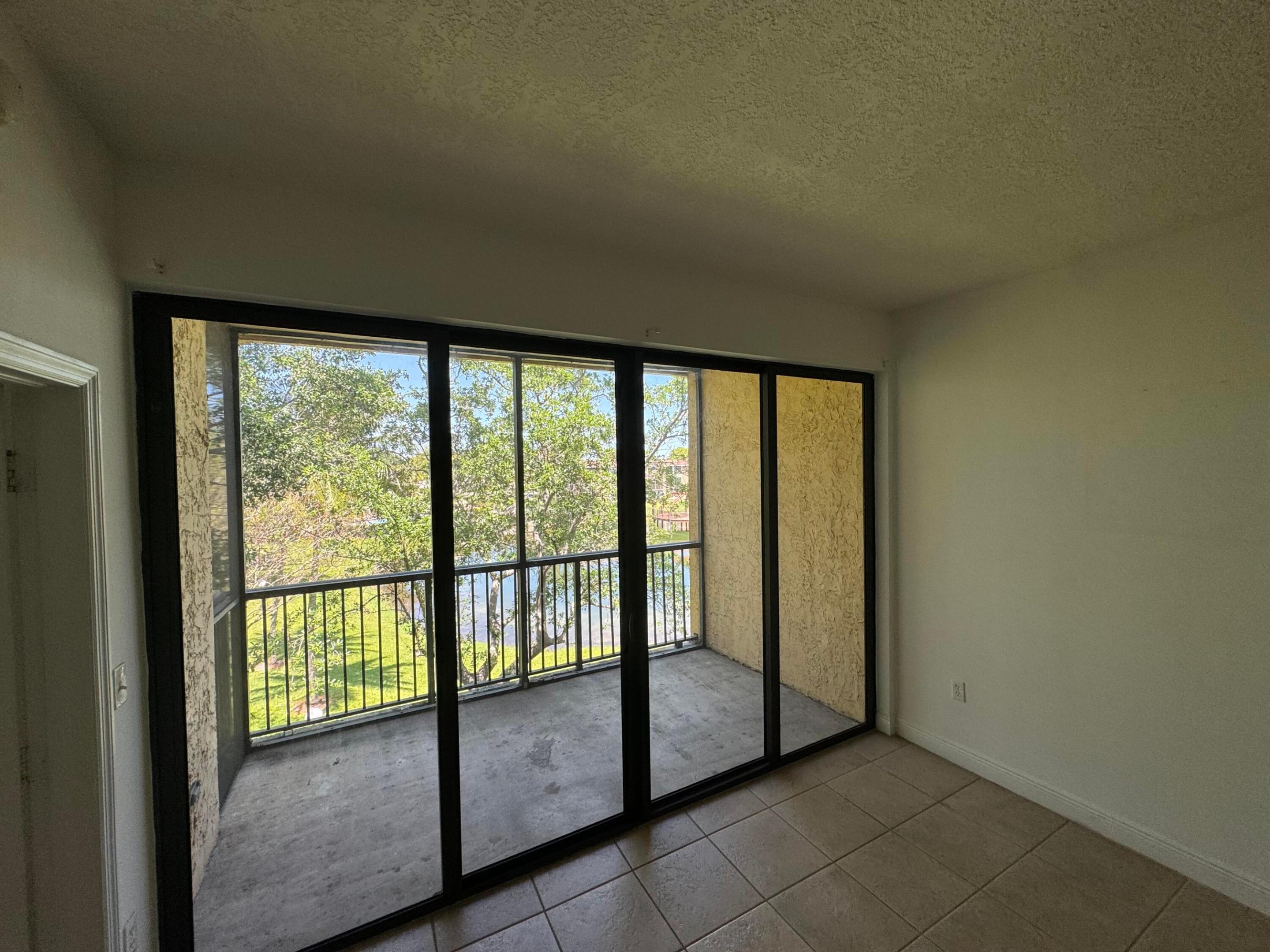 6729 Coral Lake #6729, Margate FL 33063