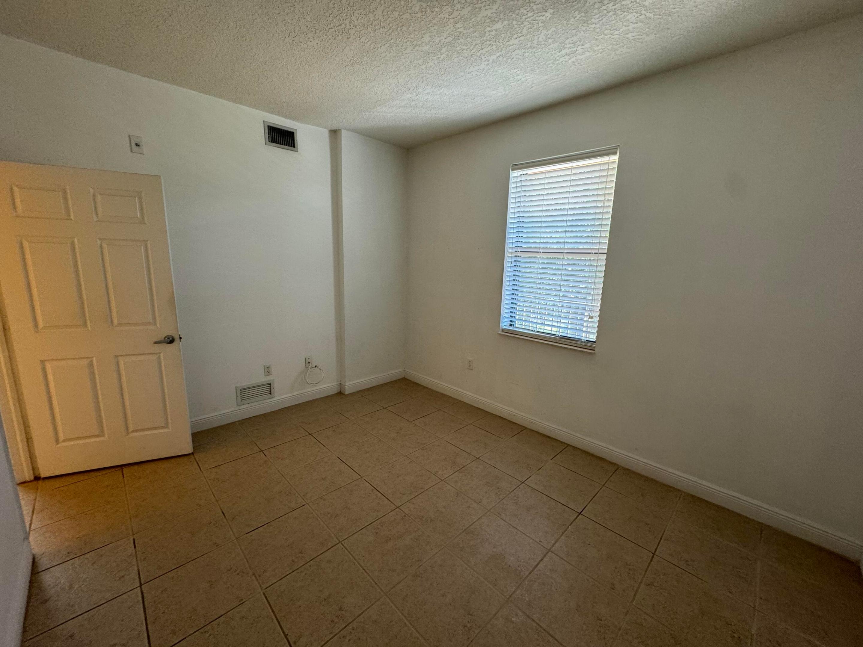 6729 Coral Lake #6729, Margate FL 33063