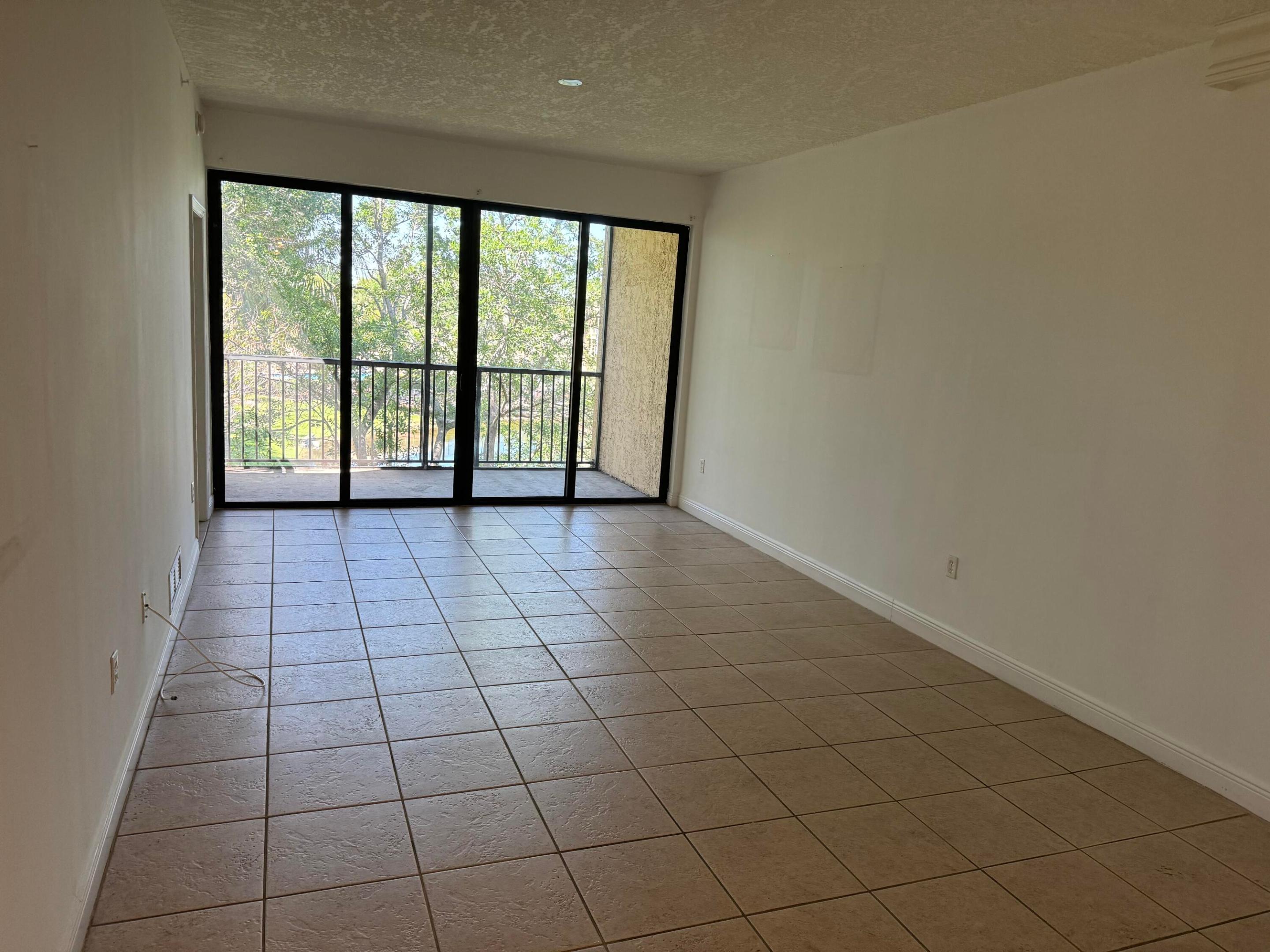 6729 Coral Lake #6729, Margate FL 33063