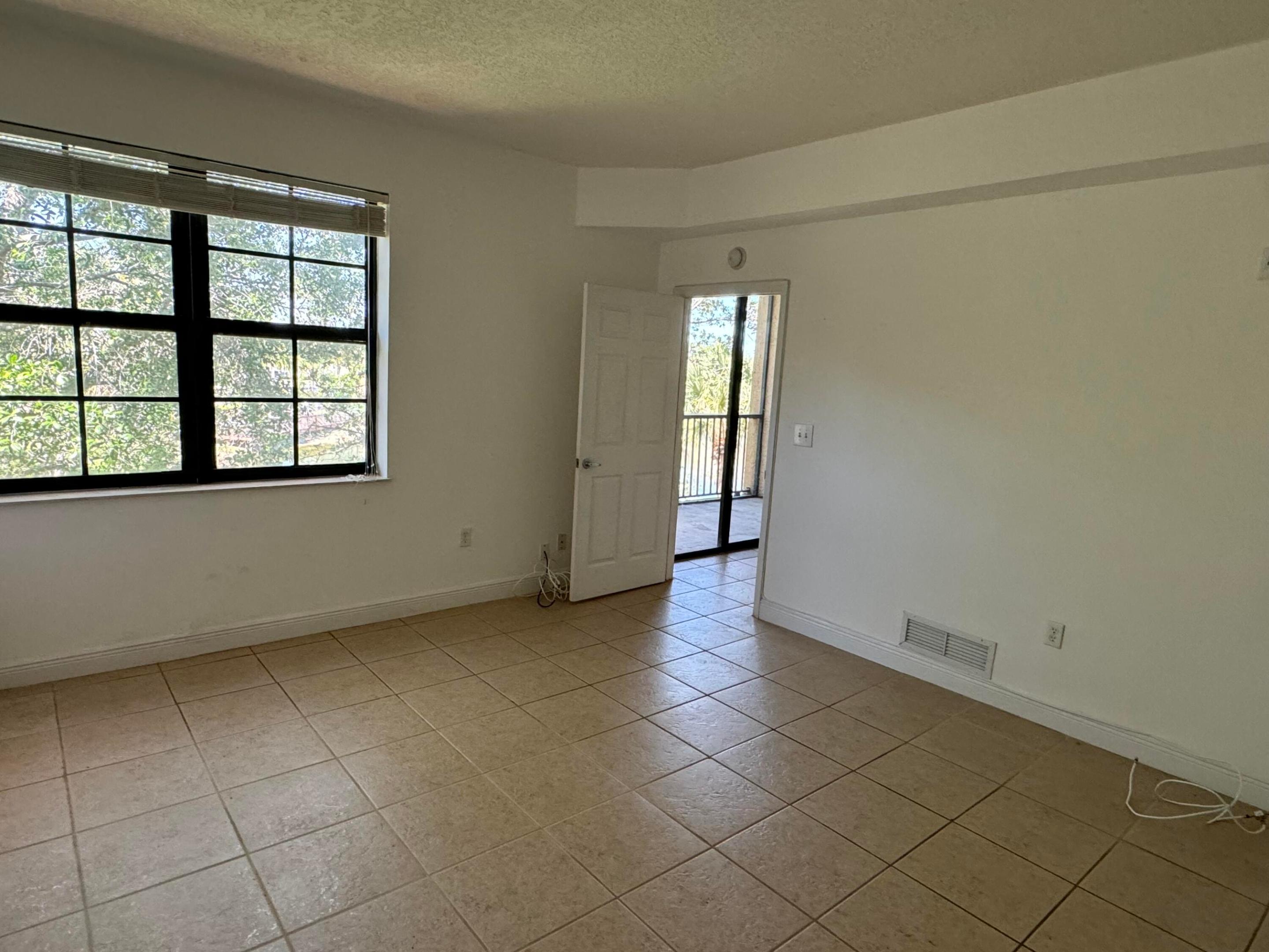 6729 Coral Lake #6729, Margate FL 33063
