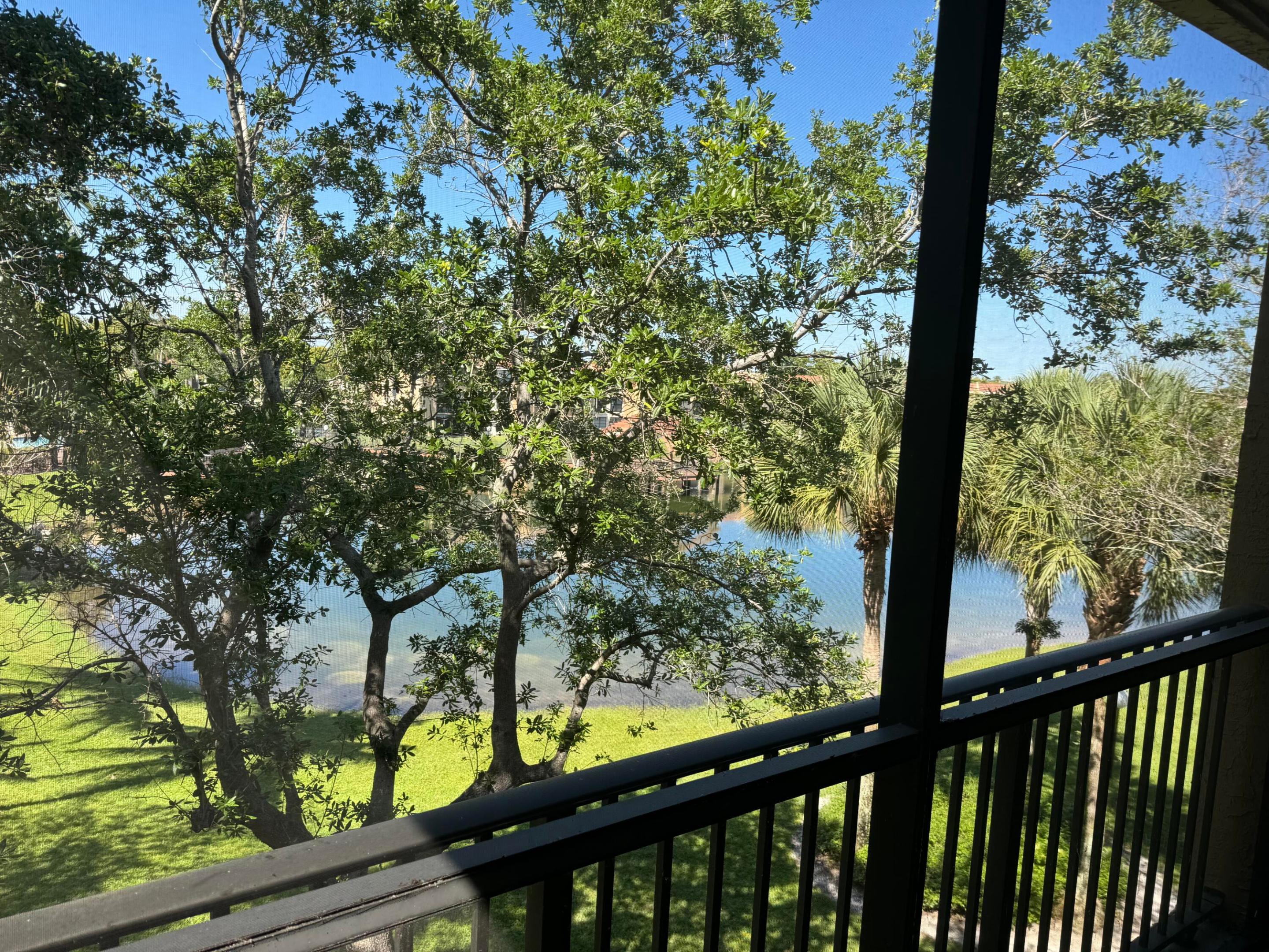 6729 Coral Lake #6729, Margate FL 33063