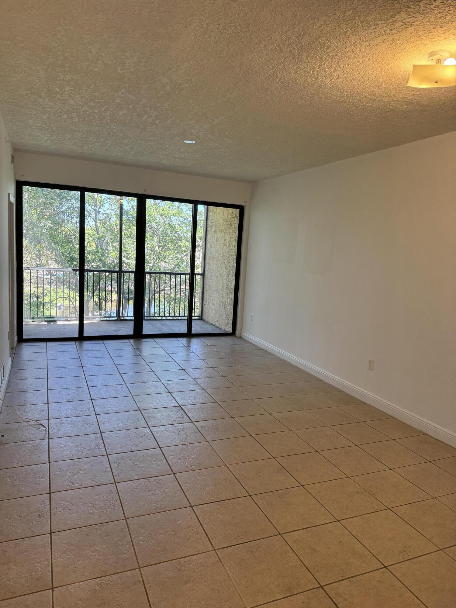 6729 Coral Lake #6729, Margate FL 33063