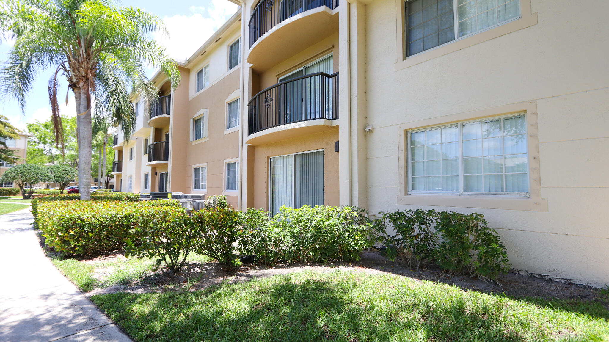 500 N Crestwood Ct #502, Royal Palm Beach FL 33411