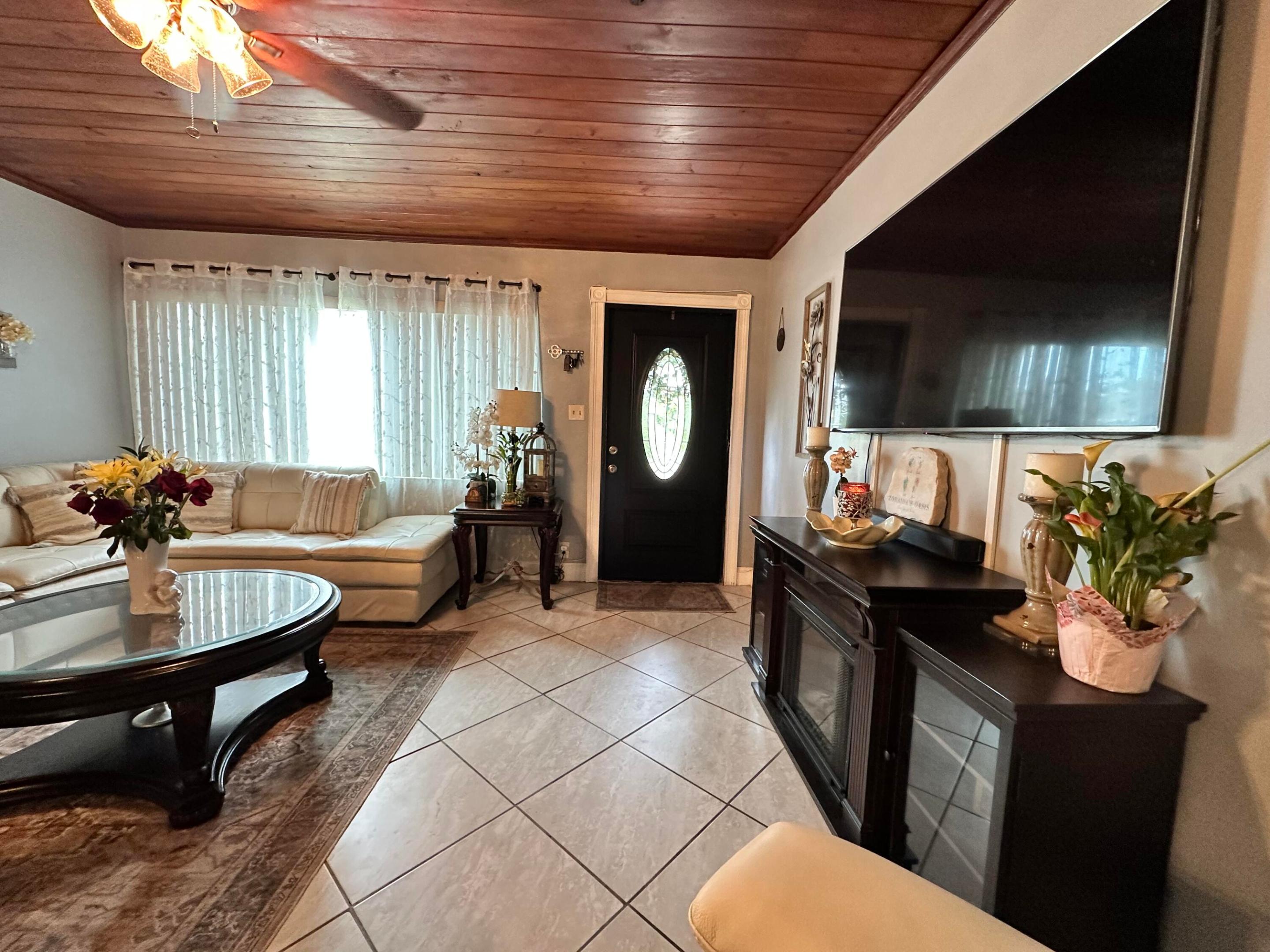 800 Ivory, Haverhill FL 33415