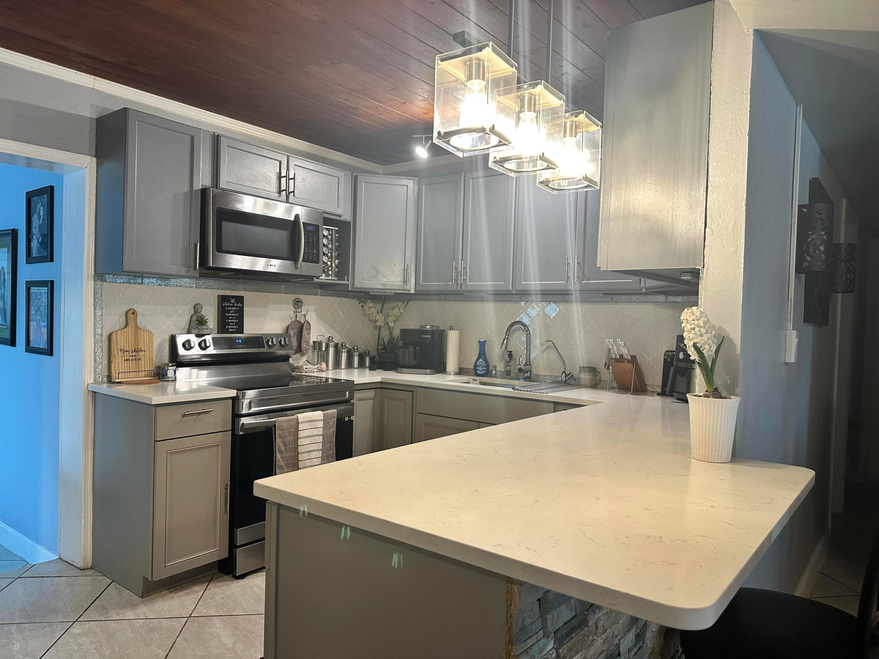 800 Ivory, Haverhill FL 33415