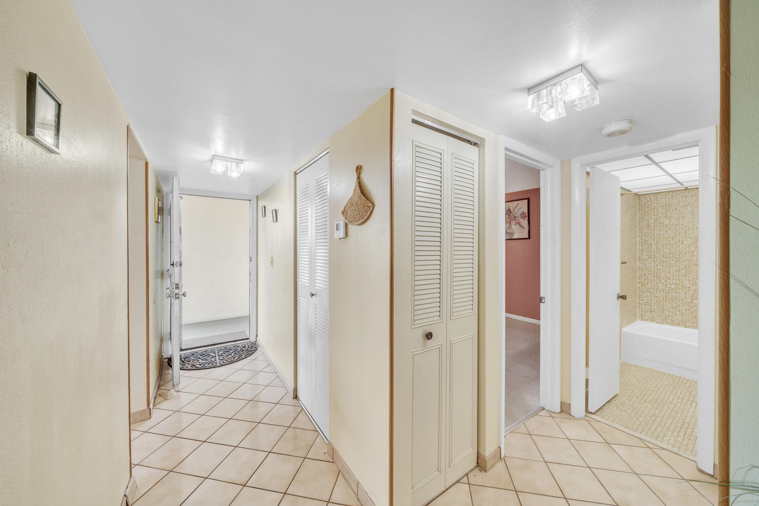 3070 NW 48th #405, Lauderdale Lakes FL 33313