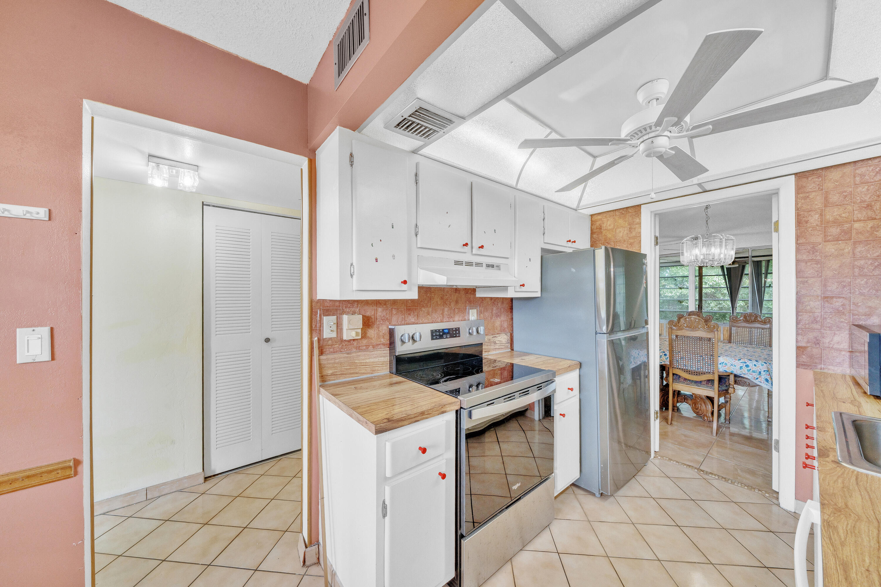 3070 NW 48th #405, Lauderdale Lakes FL 33313