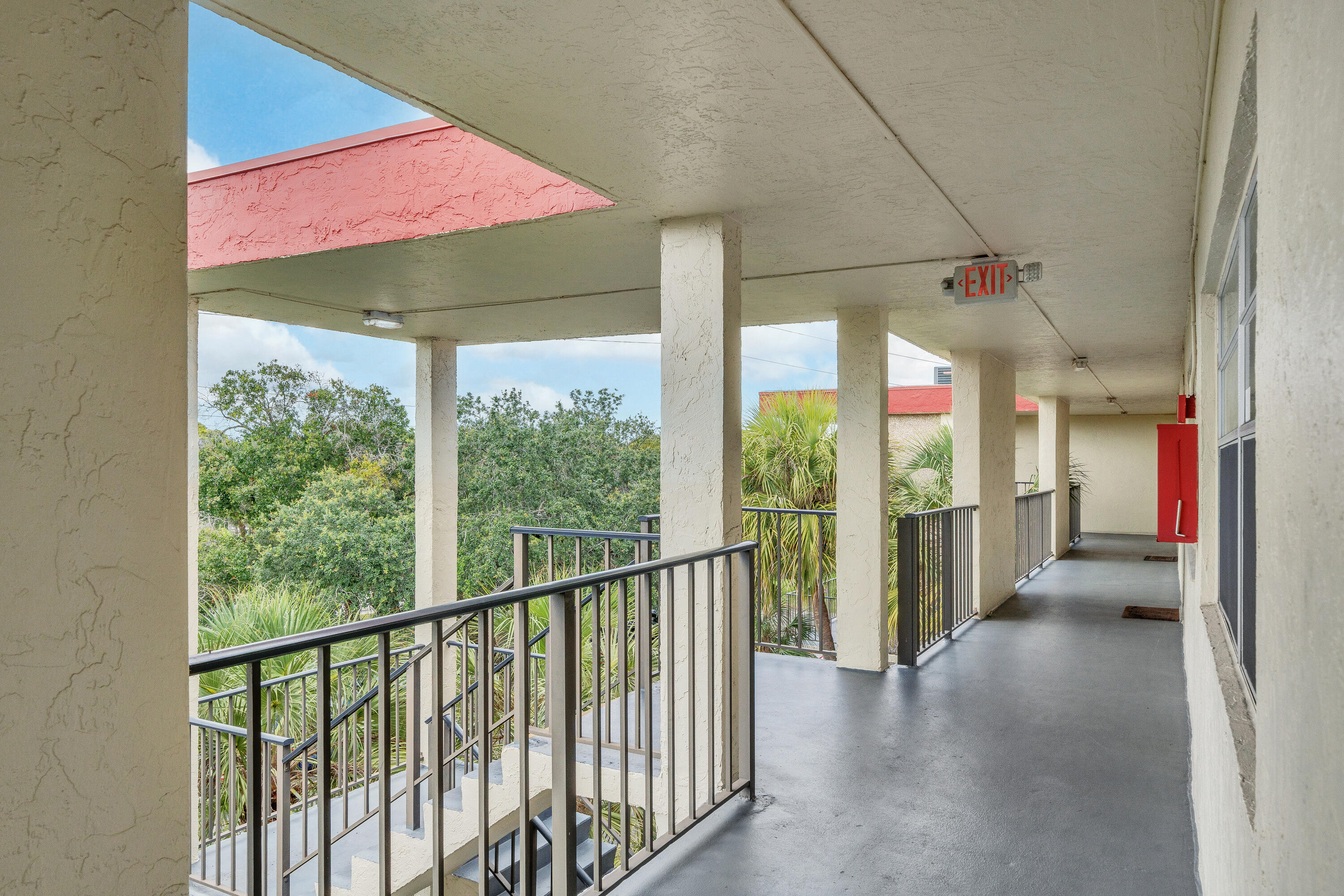 3070 NW 48th #405, Lauderdale Lakes FL 33313
