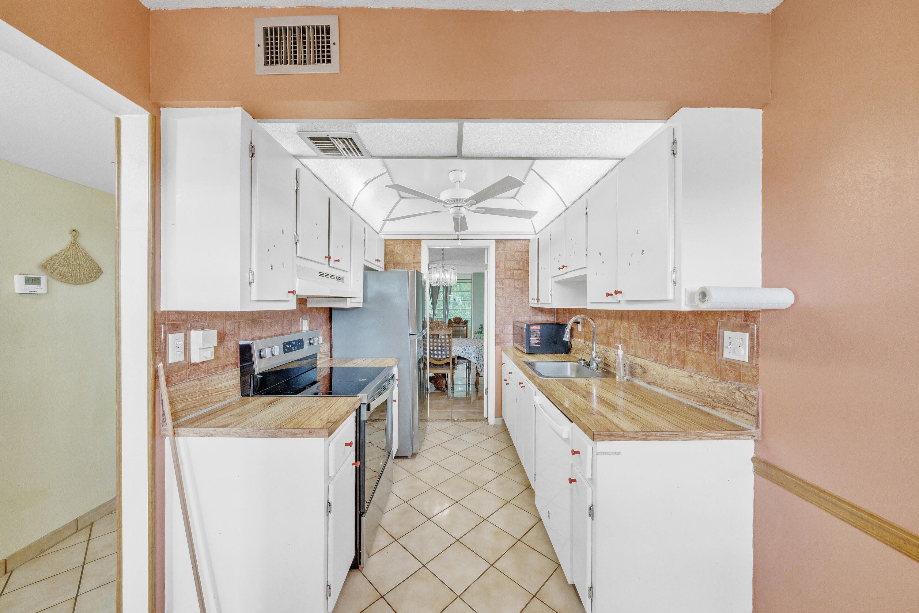 3070 NW 48th #405, Lauderdale Lakes FL 33313