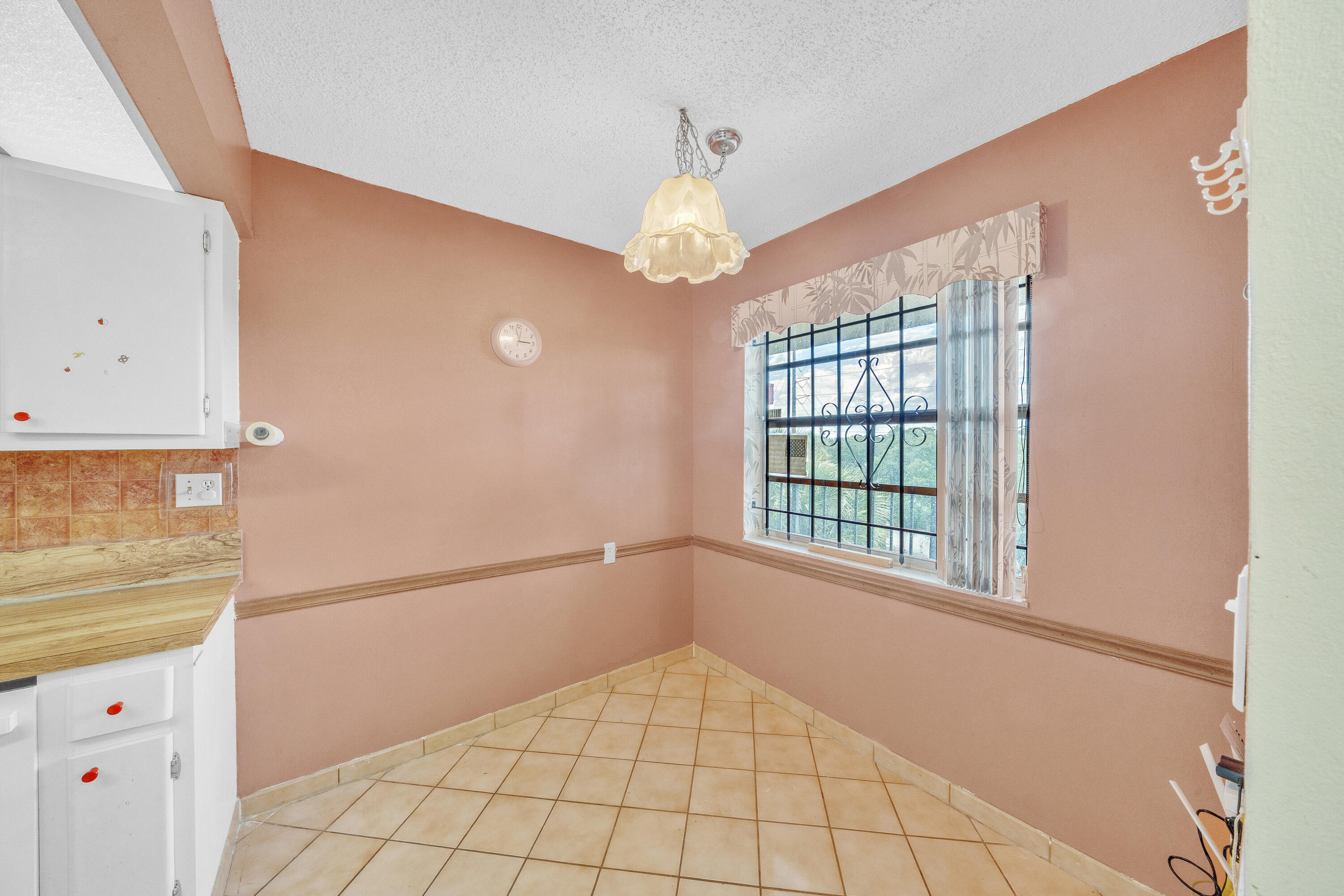 3070 NW 48th #405, Lauderdale Lakes FL 33313