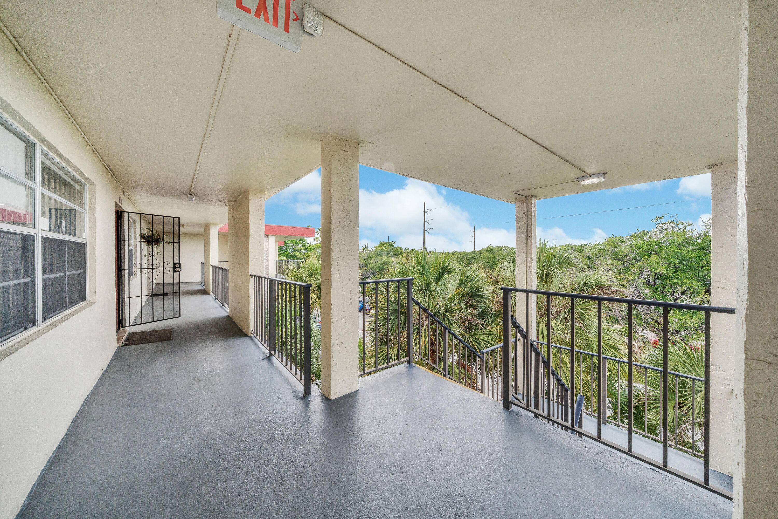 3070 NW 48th #405, Lauderdale Lakes FL 33313