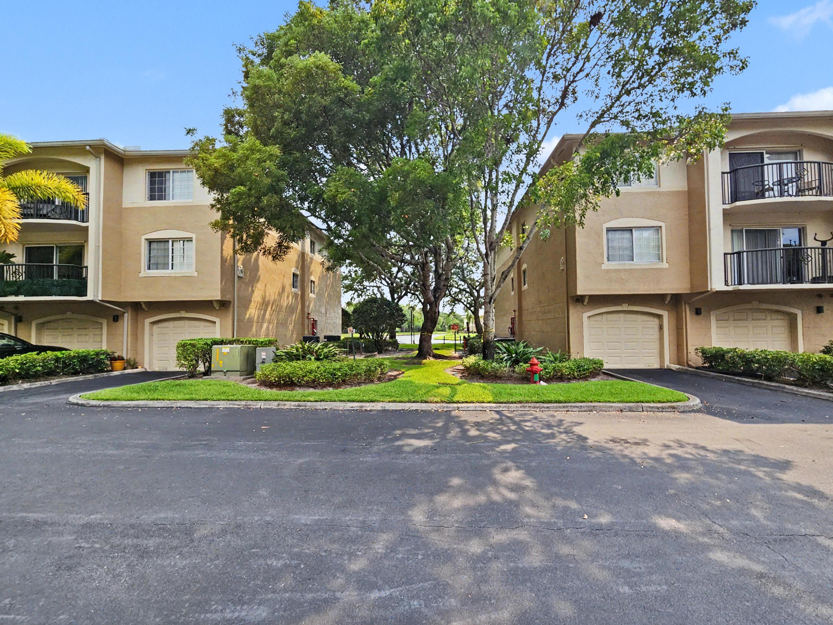 500 Crestwood #504, Royal Palm Beach FL 33411