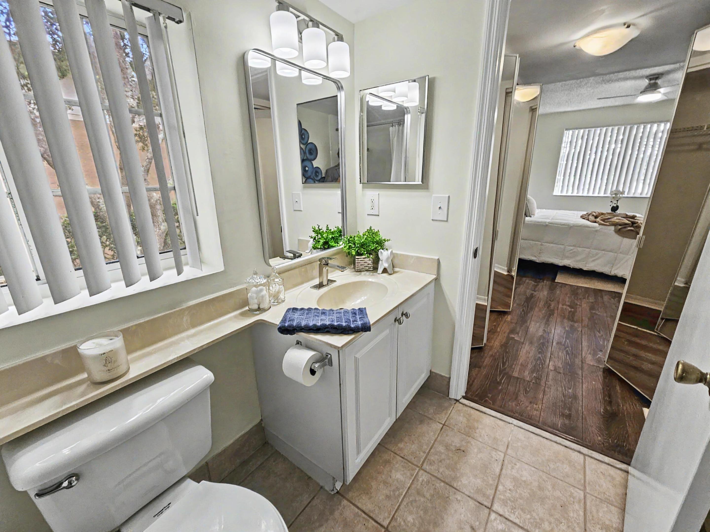 500 Crestwood #504, Royal Palm Beach FL 33411