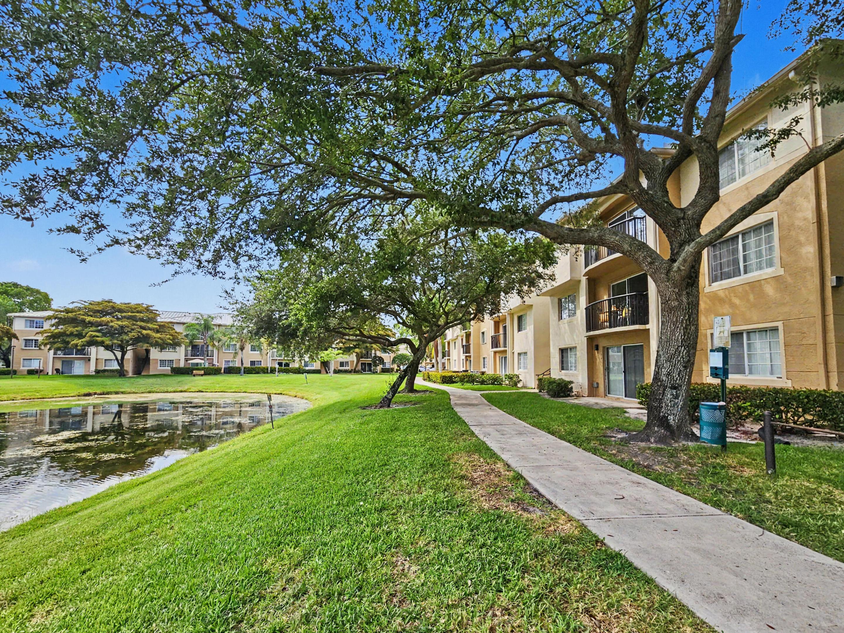 500 Crestwood #504, Royal Palm Beach FL 33411