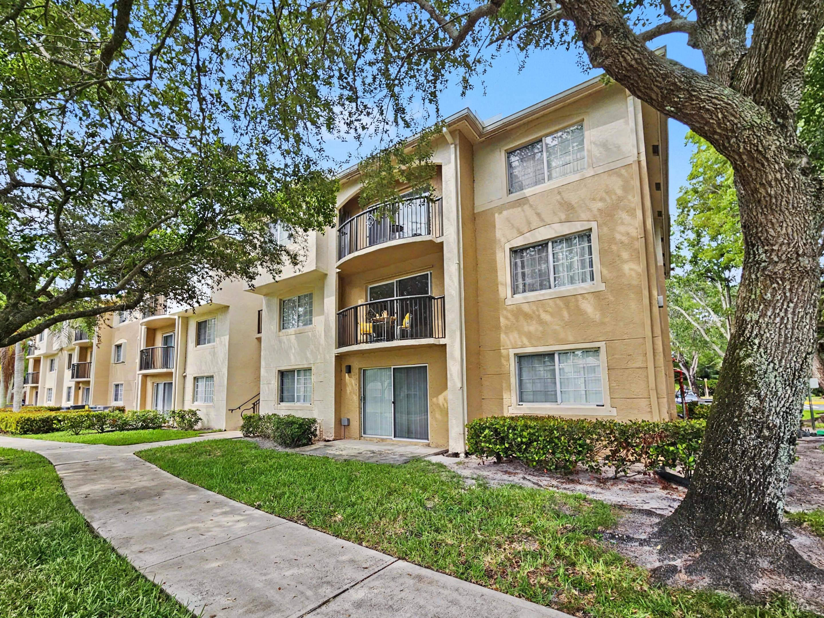 500 Crestwood #504, Royal Palm Beach FL 33411