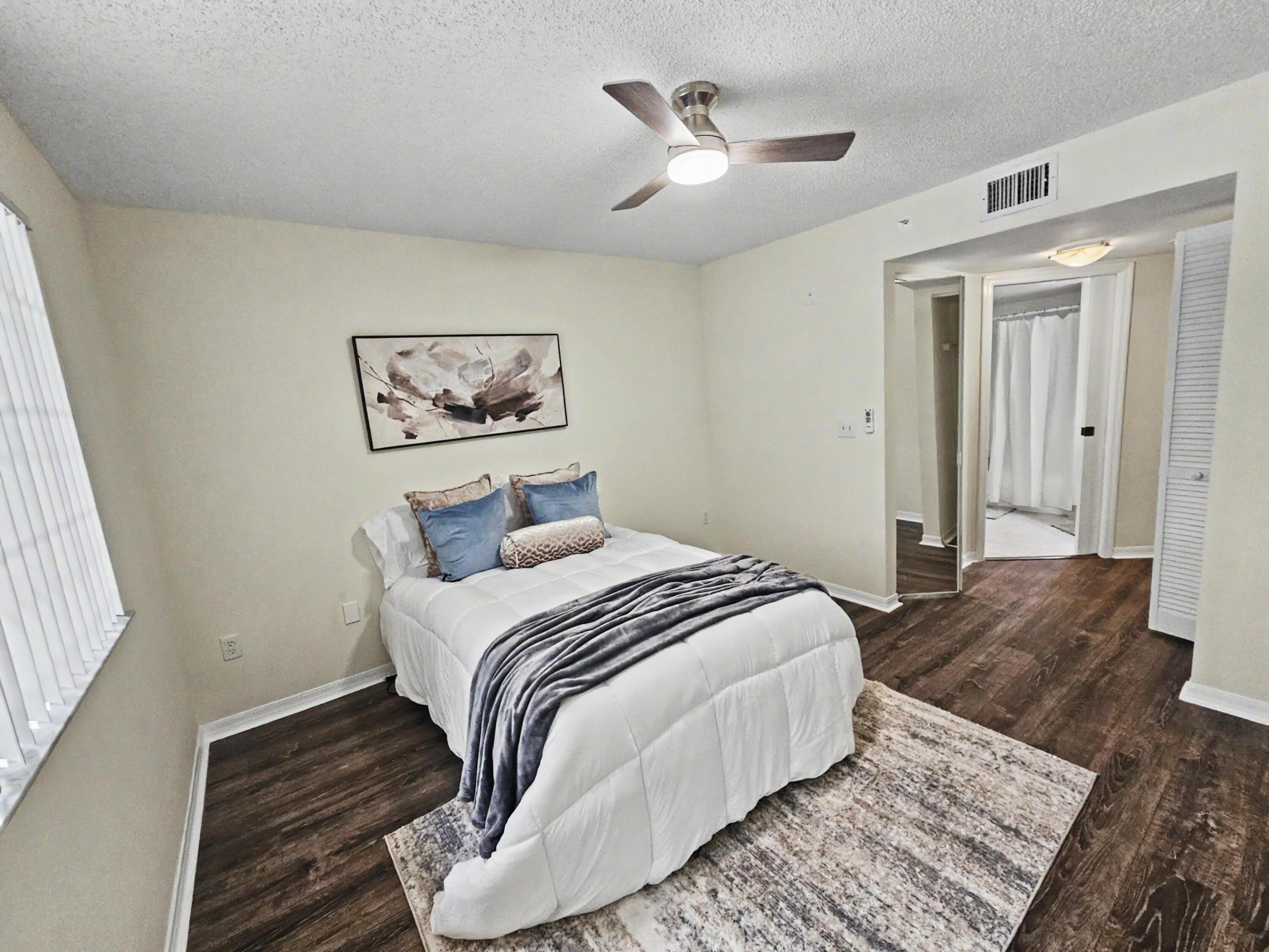500 Crestwood #504, Royal Palm Beach FL 33411