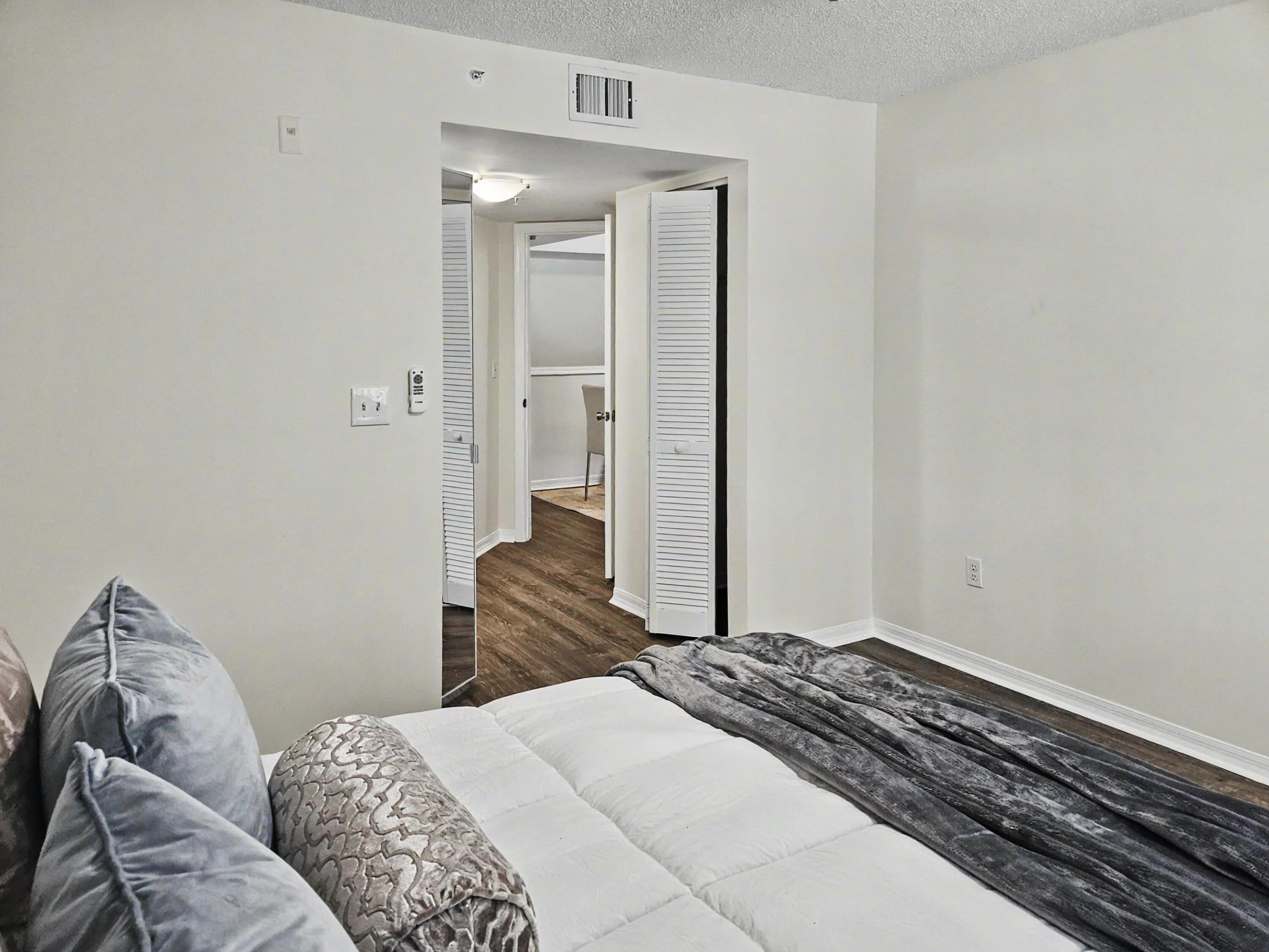 500 Crestwood #504, Royal Palm Beach FL 33411
