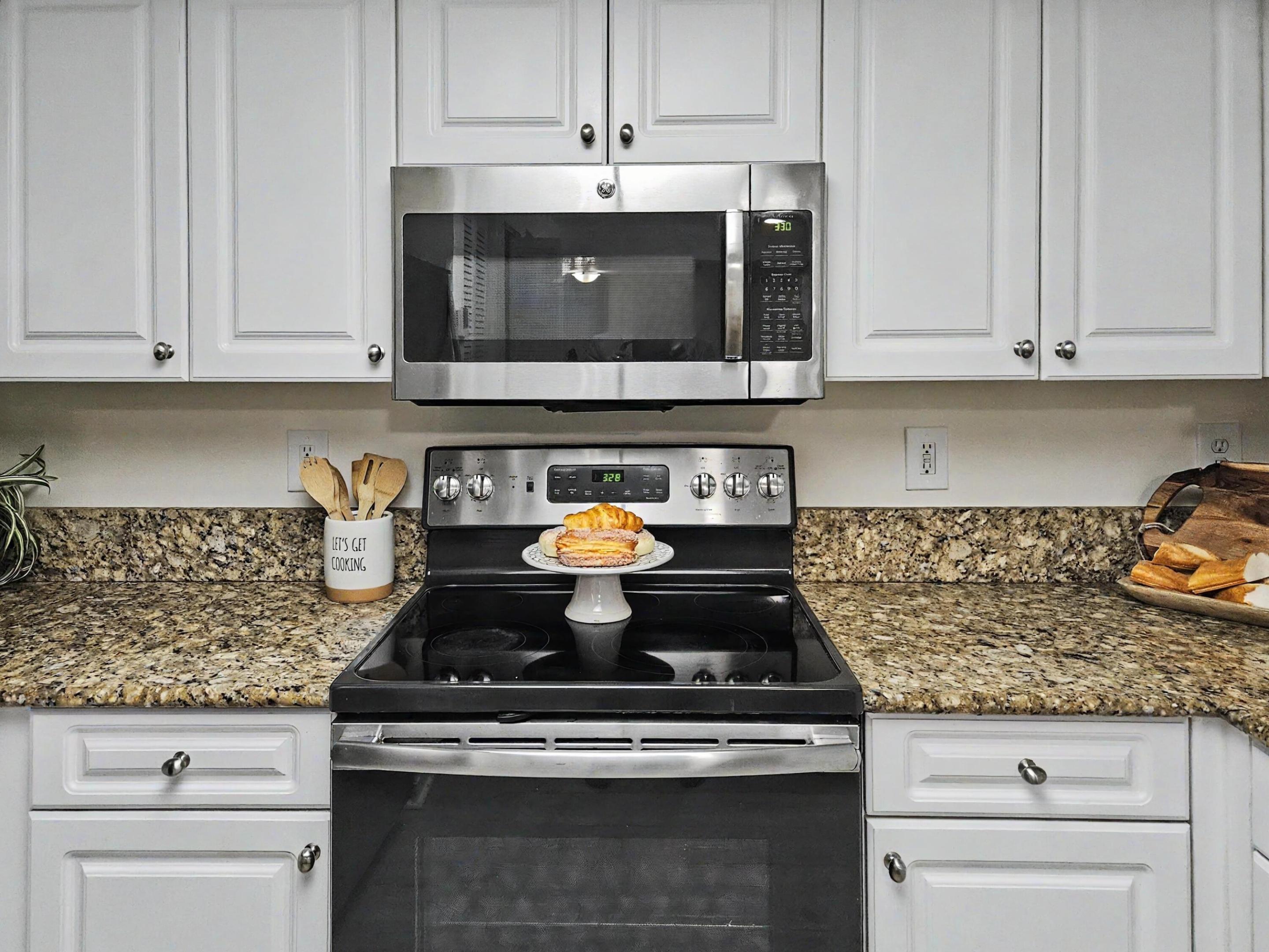 500 Crestwood #504, Royal Palm Beach FL 33411