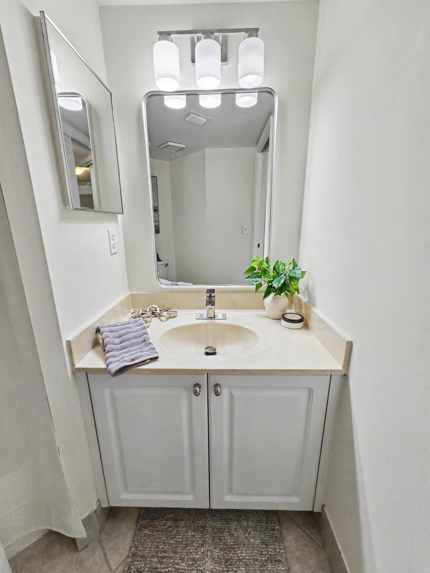 500 Crestwood #504, Royal Palm Beach FL 33411