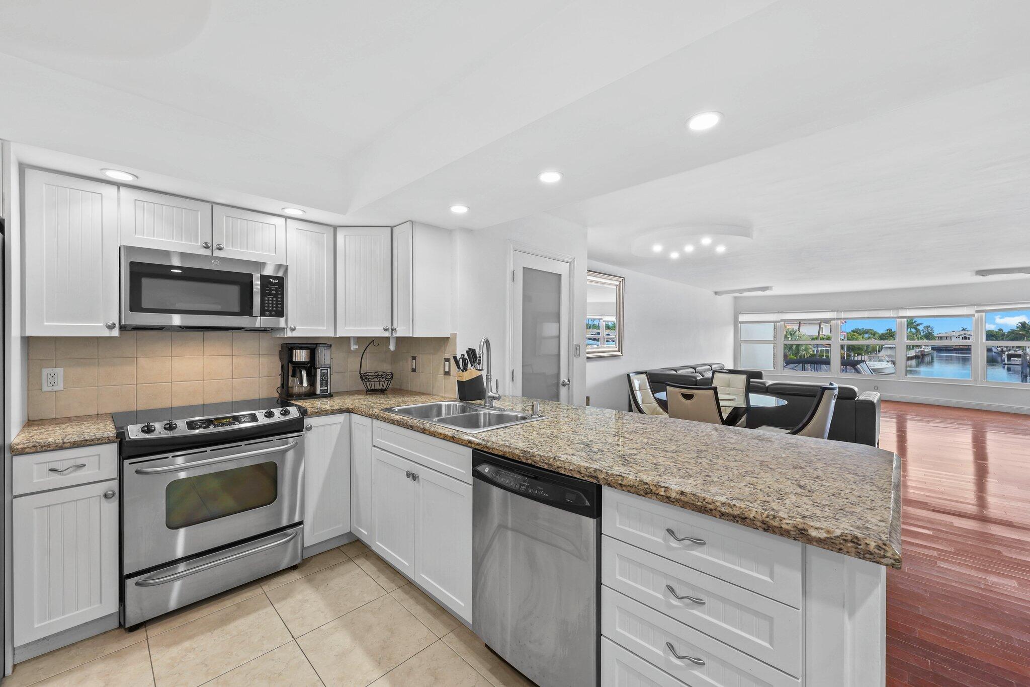 3121 NE 51st #204e, Fort Lauderdale FL 33308