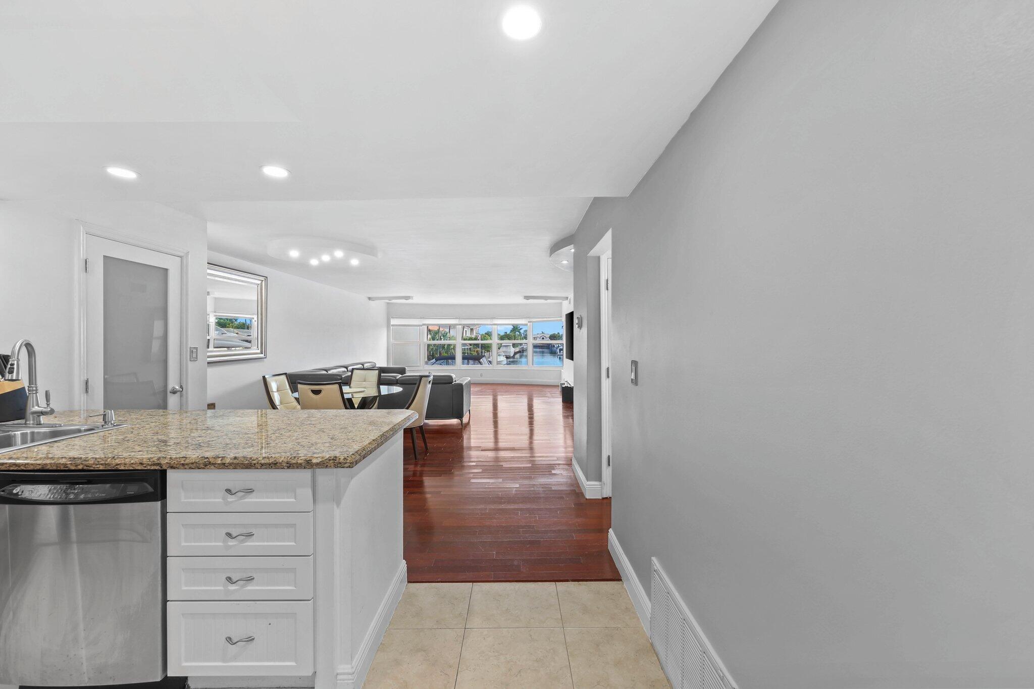3121 NE 51st #204e, Fort Lauderdale FL 33308