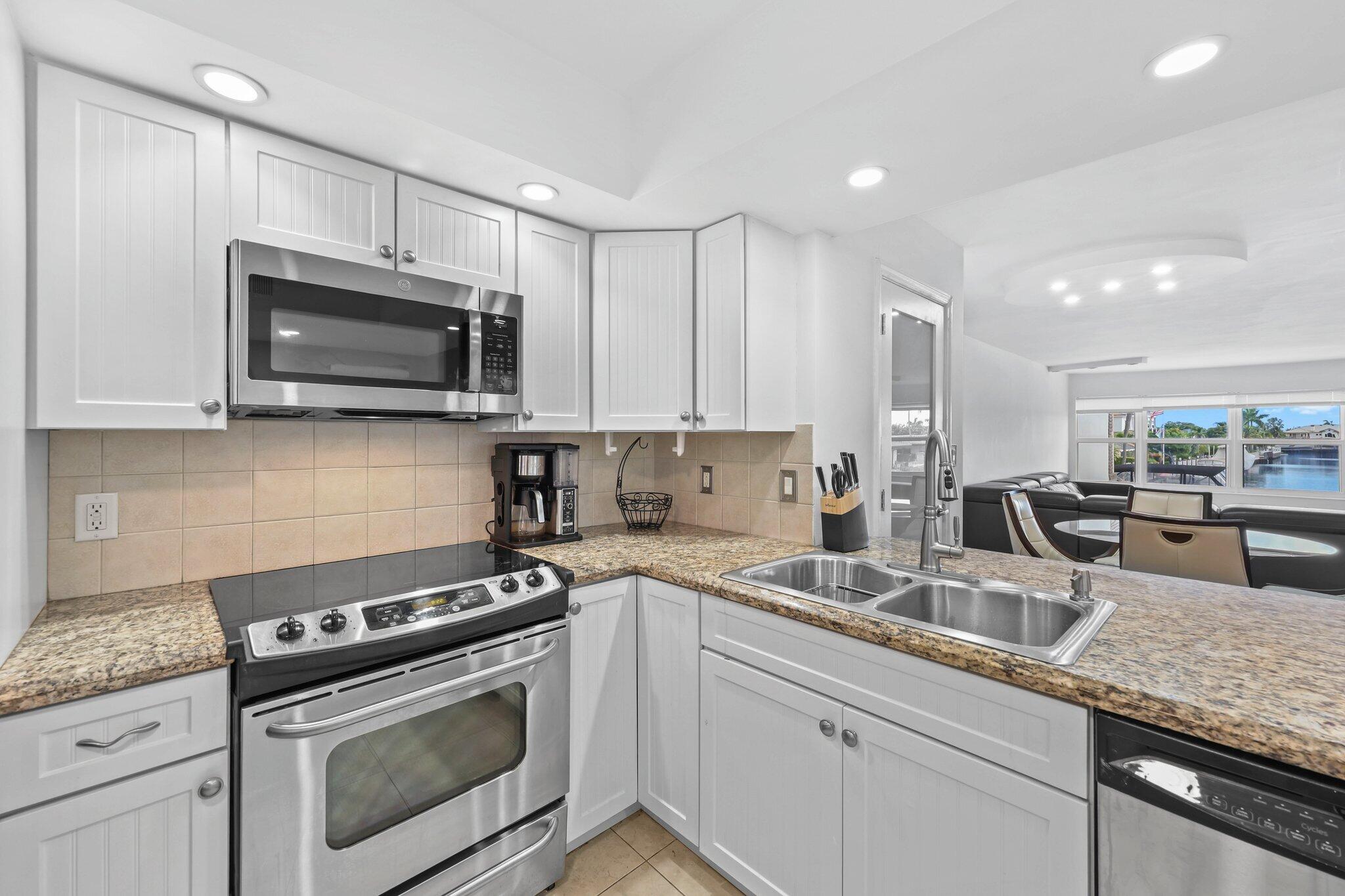 3121 NE 51st #204e, Fort Lauderdale FL 33308