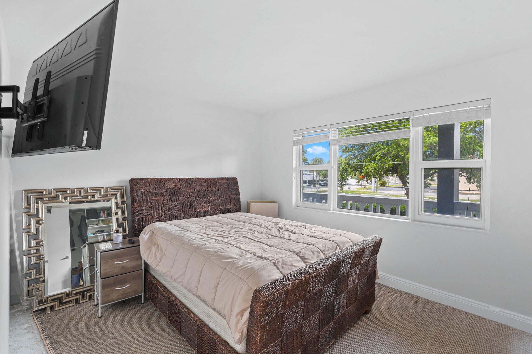 3121 NE 51st #204e, Fort Lauderdale FL 33308