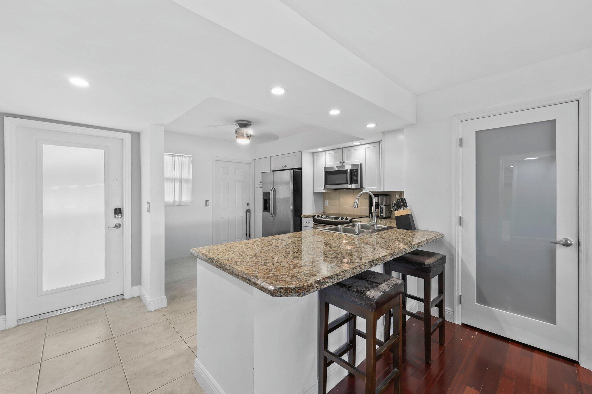 3121 NE 51st #204e, Fort Lauderdale FL 33308