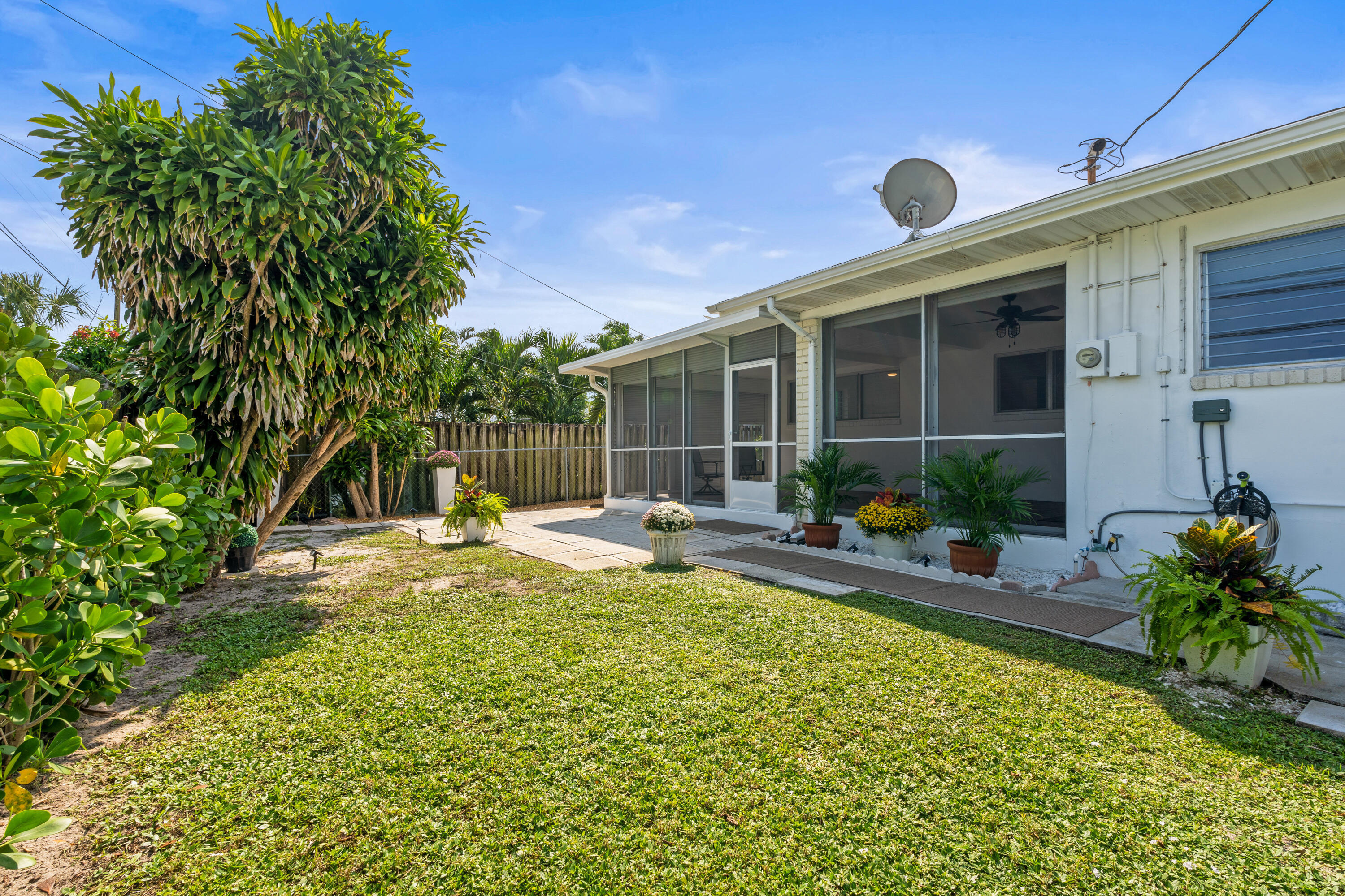 1428 N M, Lake Worth FL 33460