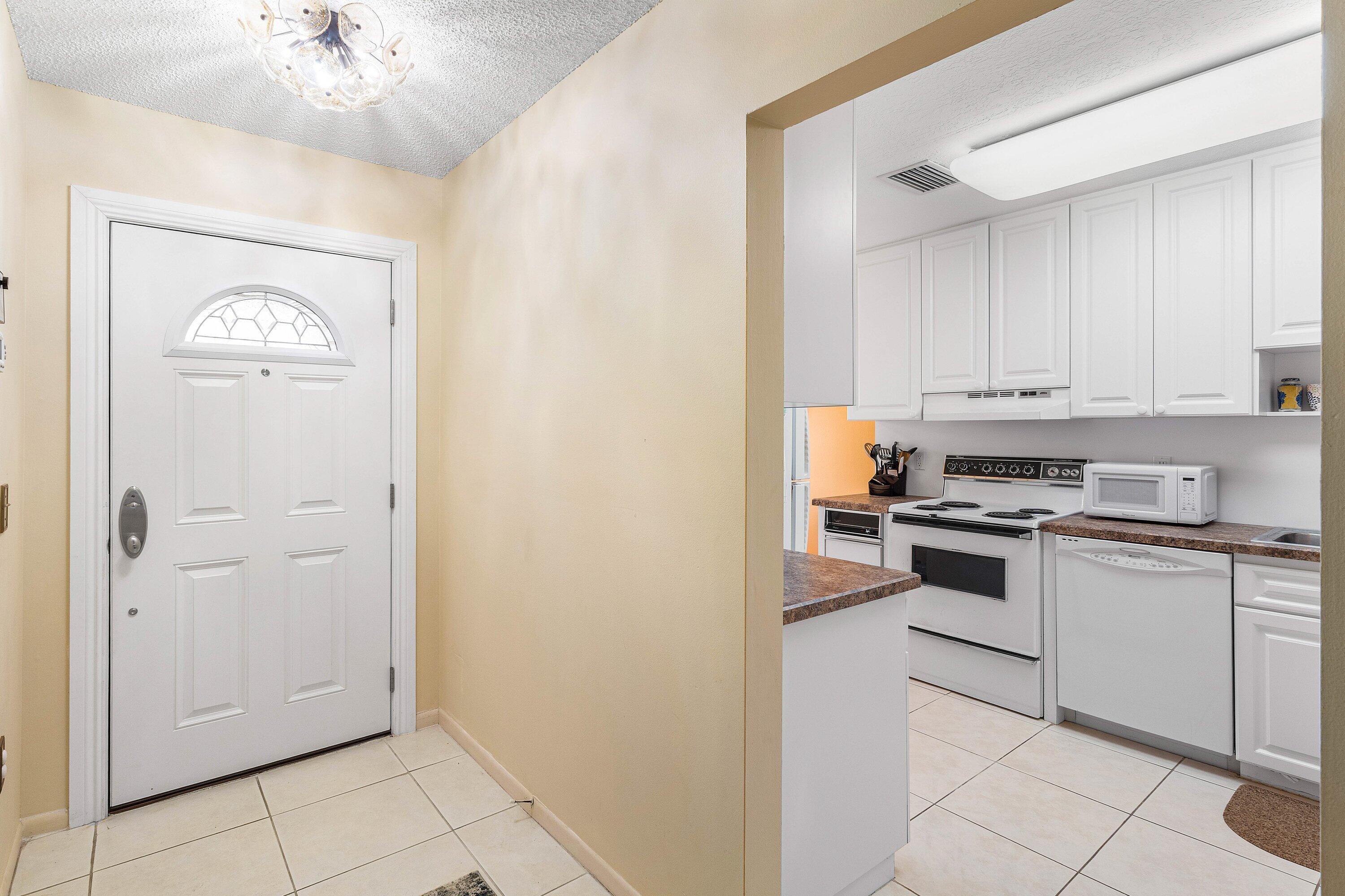 29 Stratford #B, Boynton Beach FL 33436
