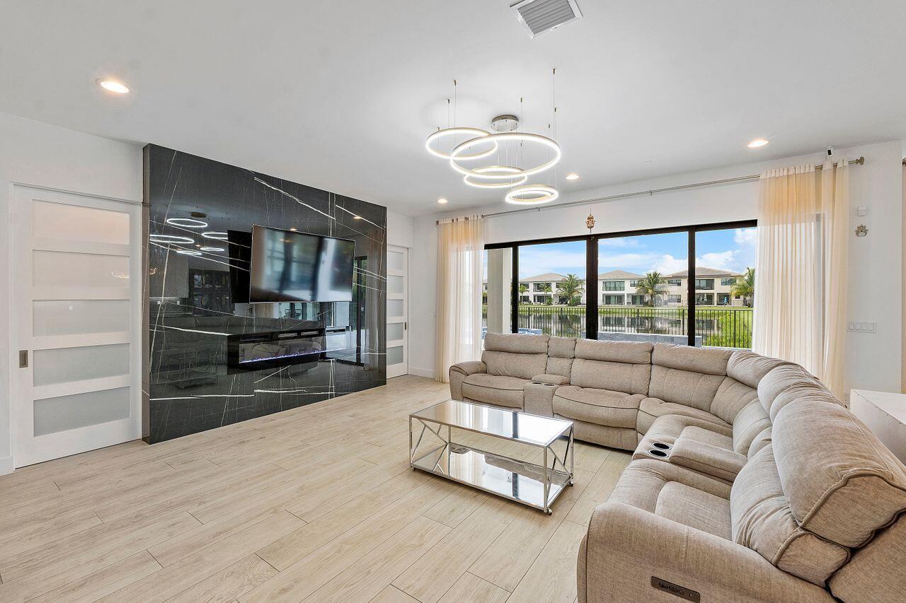 17057 Watersprite Lakes, Boca Raton FL 33496