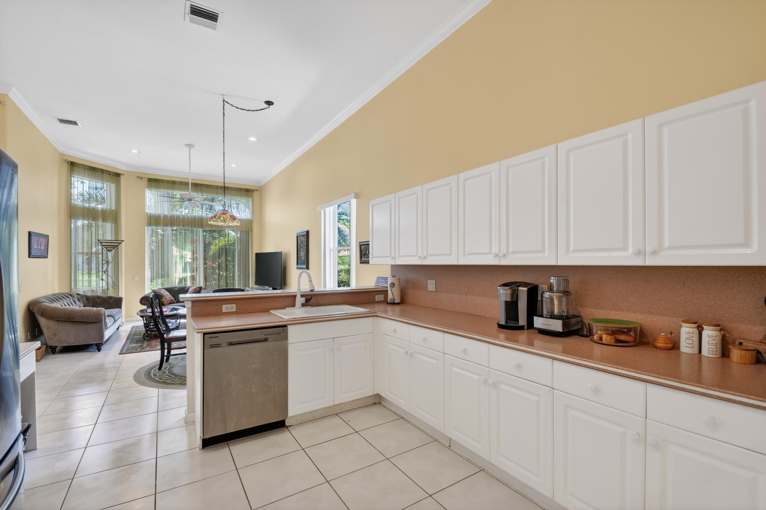 109 Palm, Atlantis FL 33462